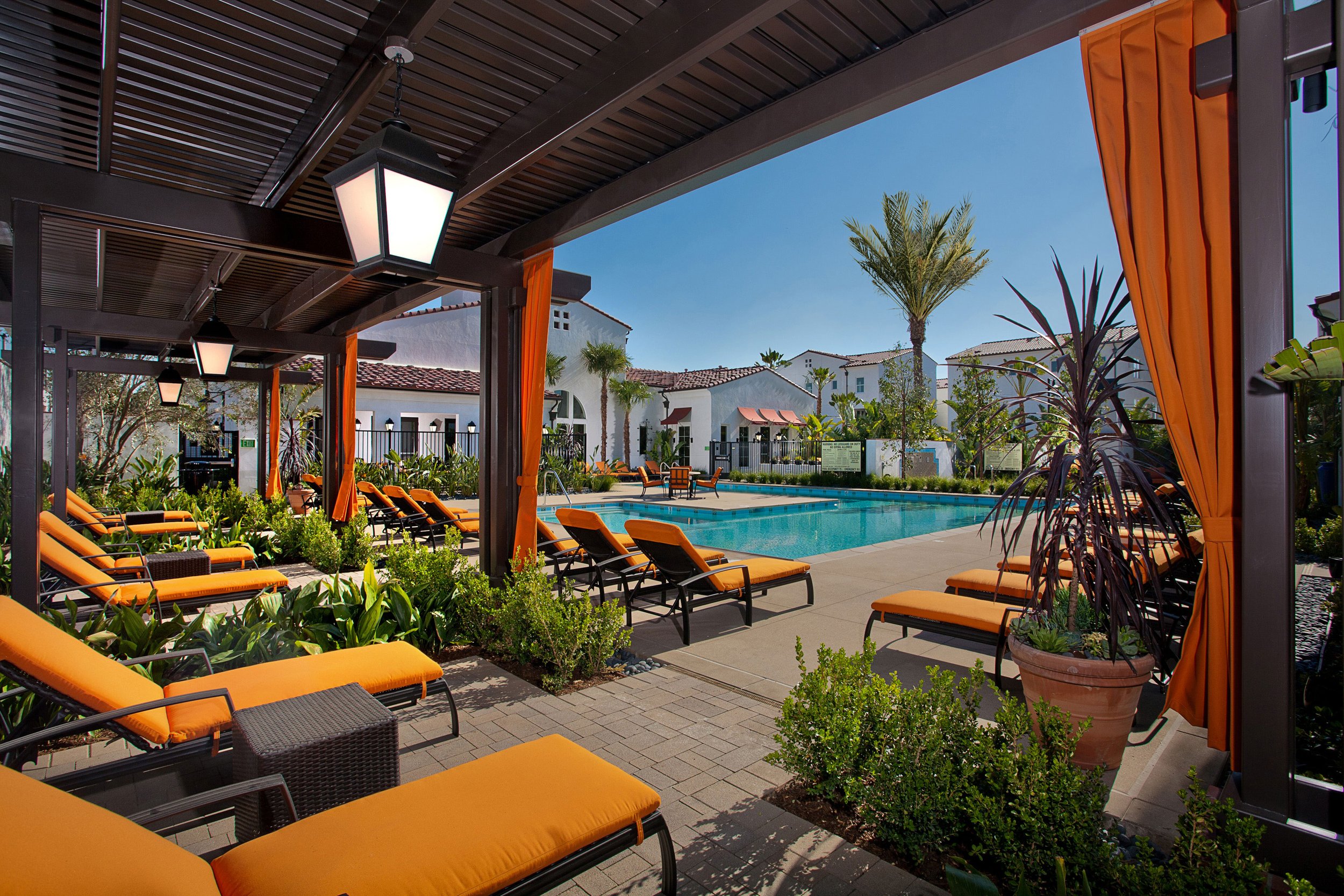 Lewis_SantaBarbara_Pool_6147a.jpg