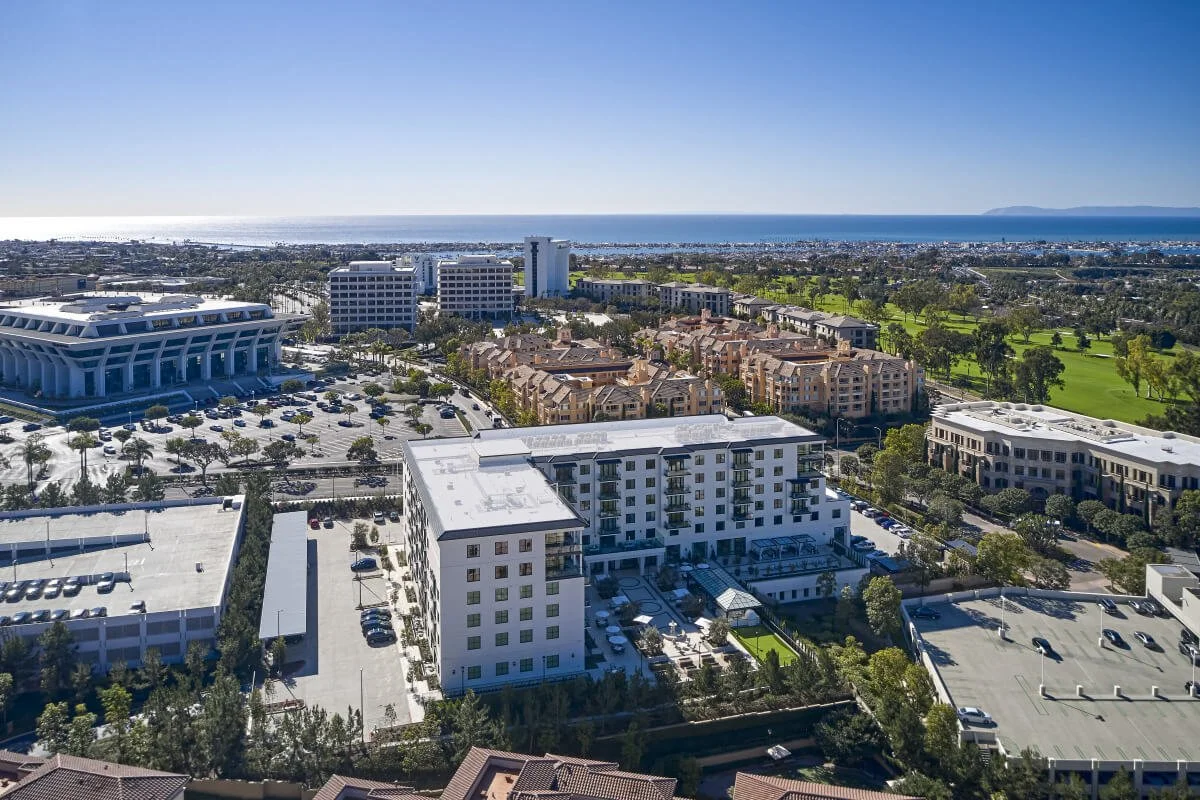 Vivante-Newport_Drone-to-Ocean-and-Catalina.jpg