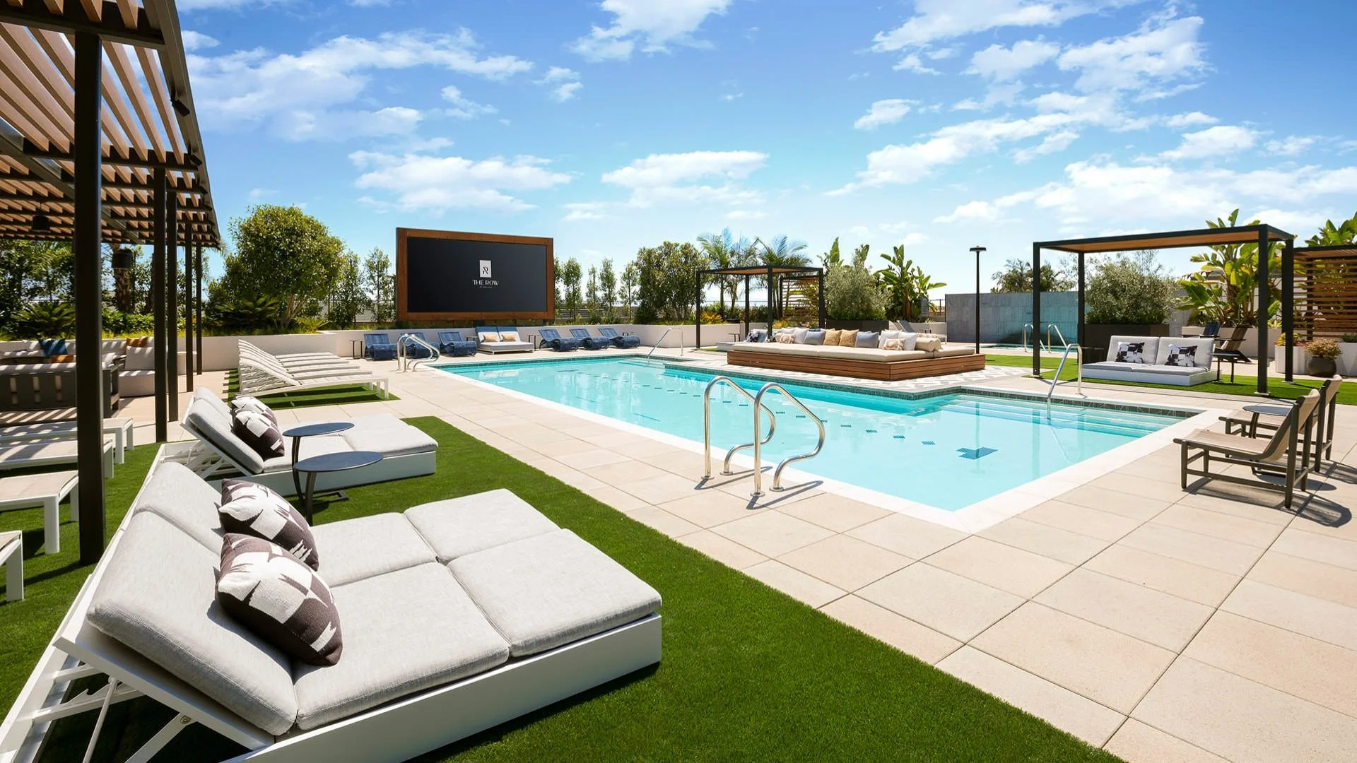 gallery_The-Aqua-Deck-Rooftop-Pool-&-Lounge-aff1af036f25585e7c76c9cf3028b2d3.jpg