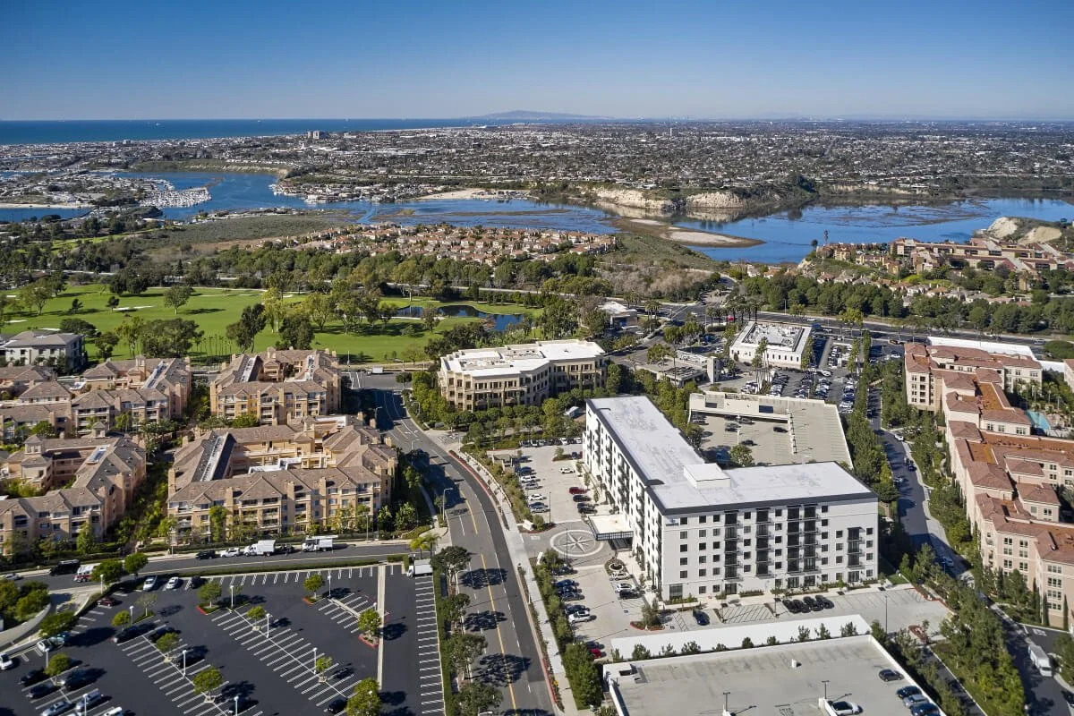 Vivante-Newport_Drone-to-Back-Bay-and-Catalina.jpg