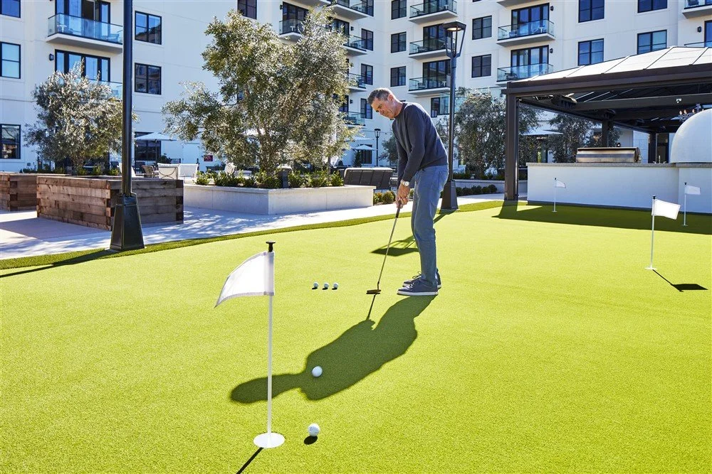 Vivante-Newport_Exterior-Putting-Green-Curt-1.jpg