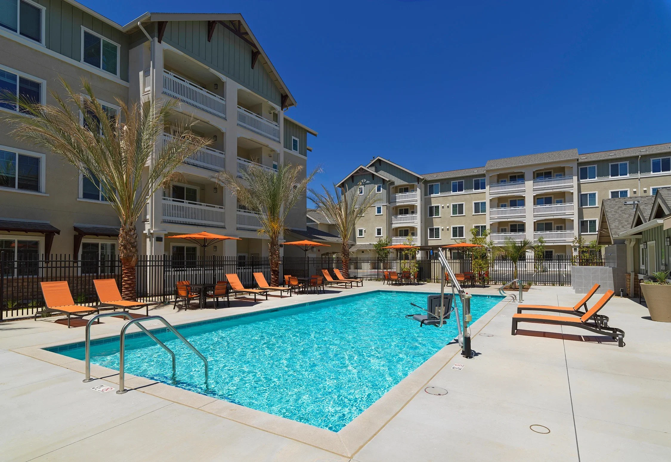 Oak View Pool.jpg