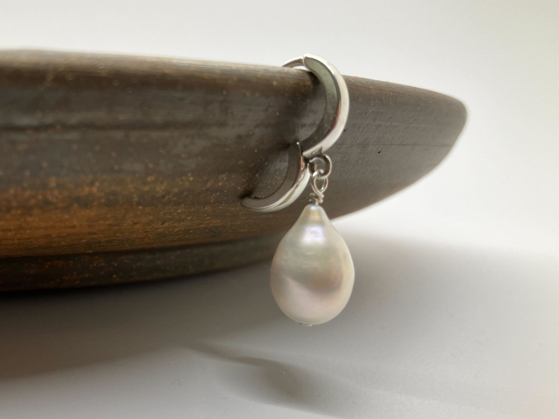 Sterling Silver Single Earring with a  Black or White Freshwater Pearl Drop