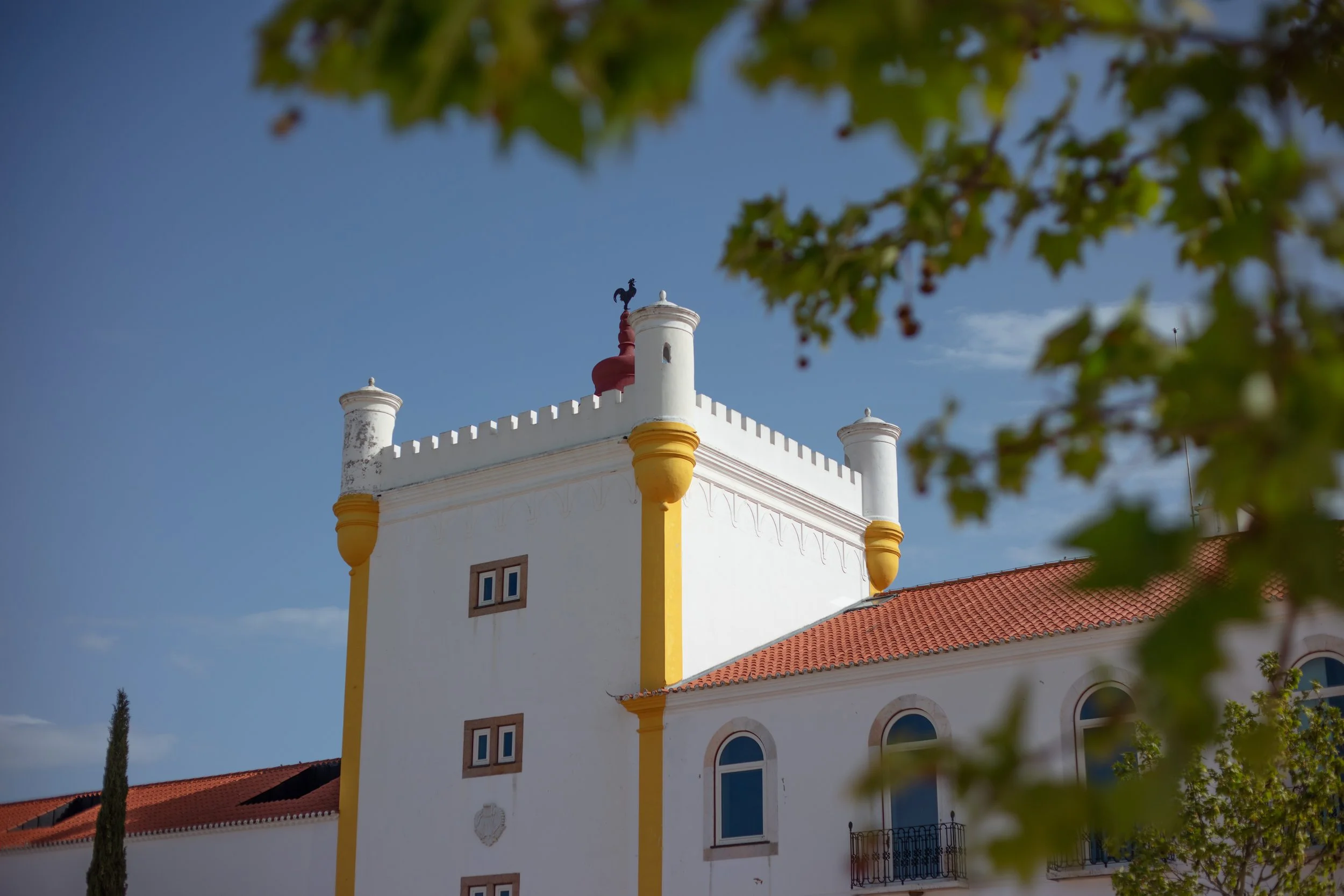 Torre de Palma Torre through trees.jpg