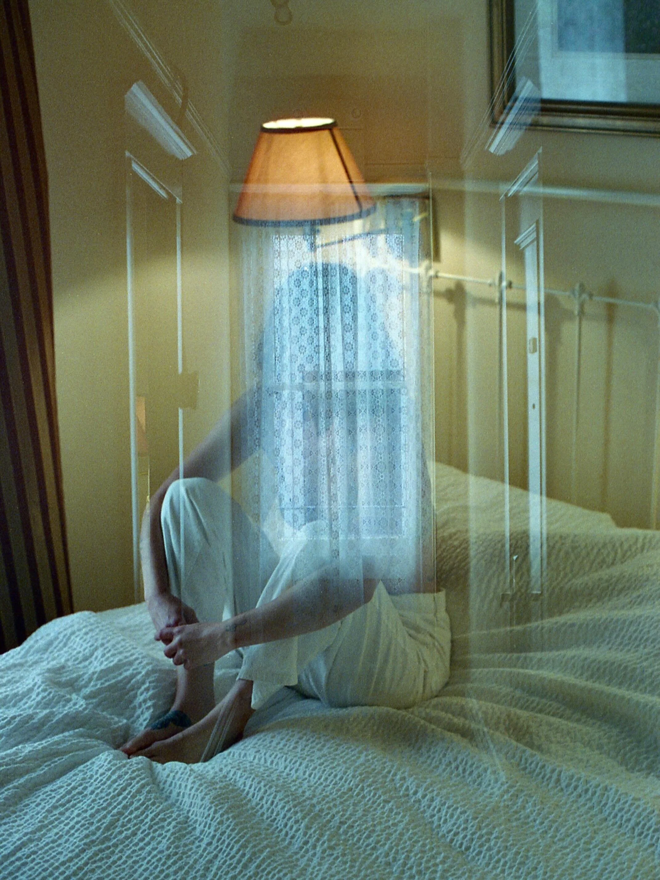 @danicalifrnia at our (supposedly haunted) hotel room in SF a few years ago💡