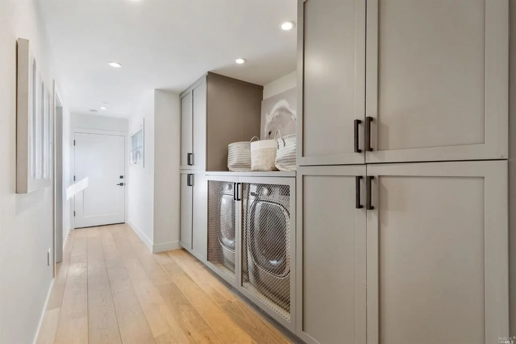 edgewater+laundry.jpg