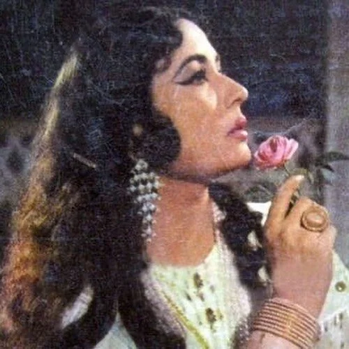 South Asian women with their wavy black hair, jewelry, and black lined eyes are so mf sexy I can't get enough.