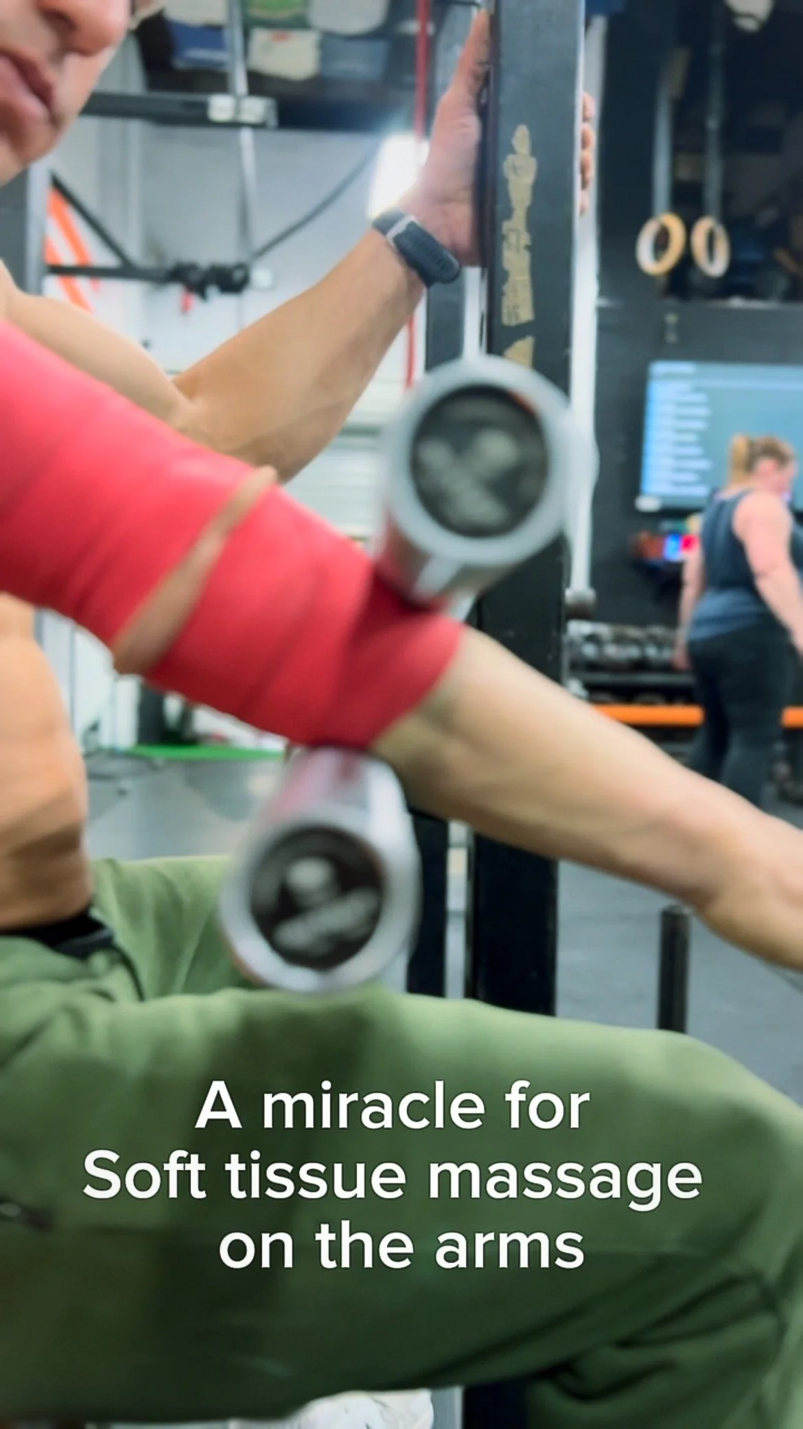 Shout out to @twstraining for the inspiration of this creative idea.
We took it to the next level!
Flossing can be hard to do when you don't always have straps in the gym.
But you've always got a barbells and a rack!
The purpose of this exercise i