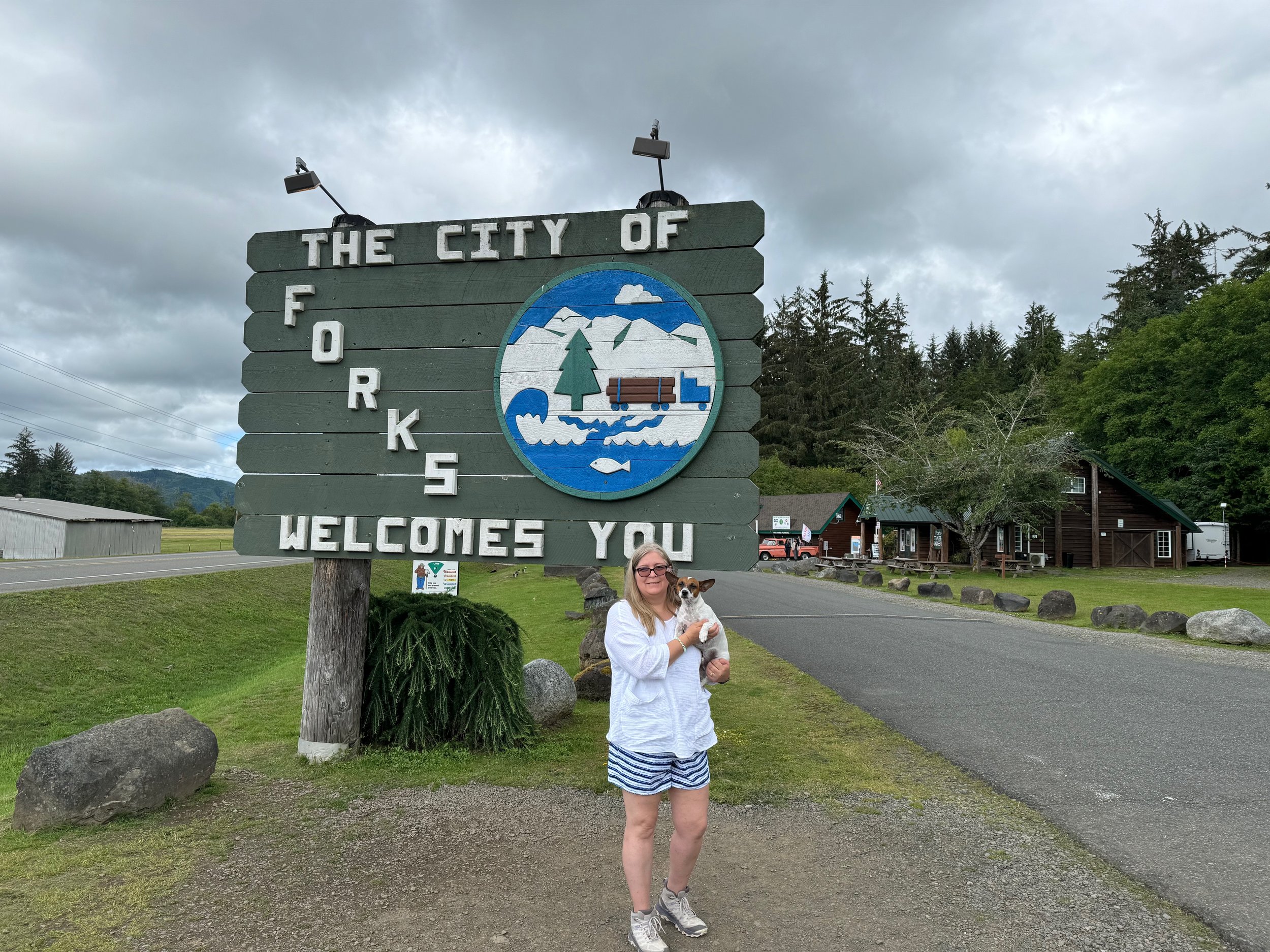 Welcome to Forks WA - Anyone ever read the Twilight series??? #travelingscout and I had to grab a pic with the Forks sign.