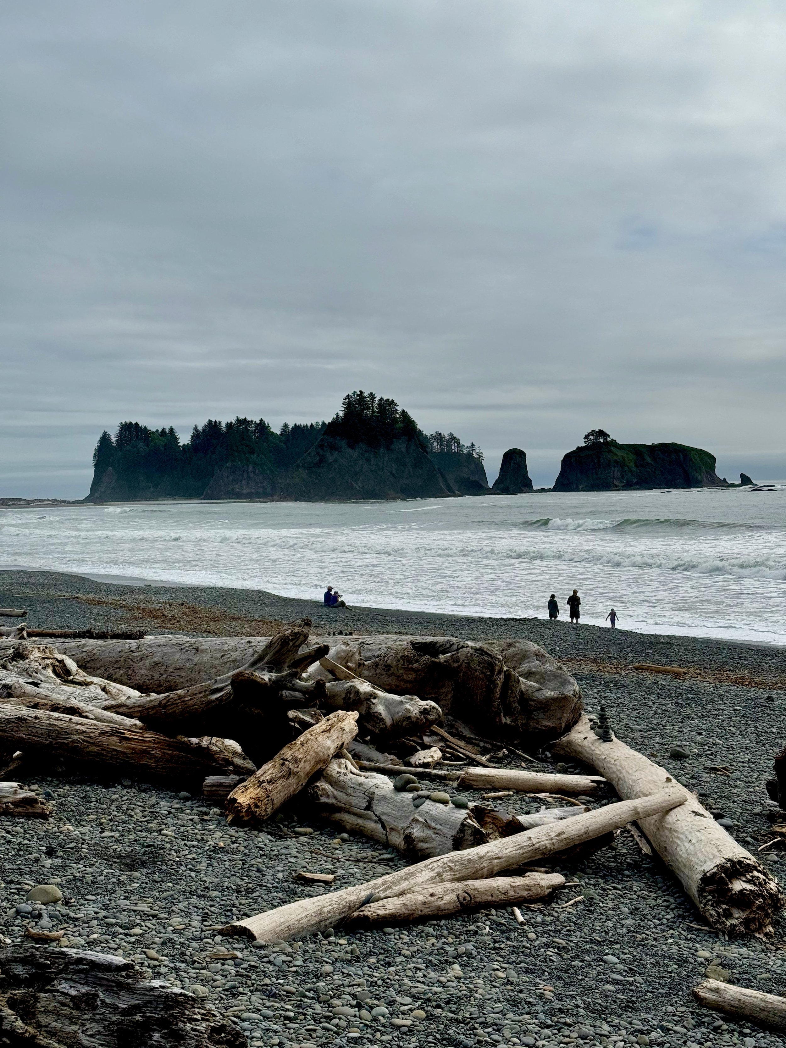 I love the sea stacks at these Pacific Northwest Beaches!! Rialto Beach - Olympic National Park