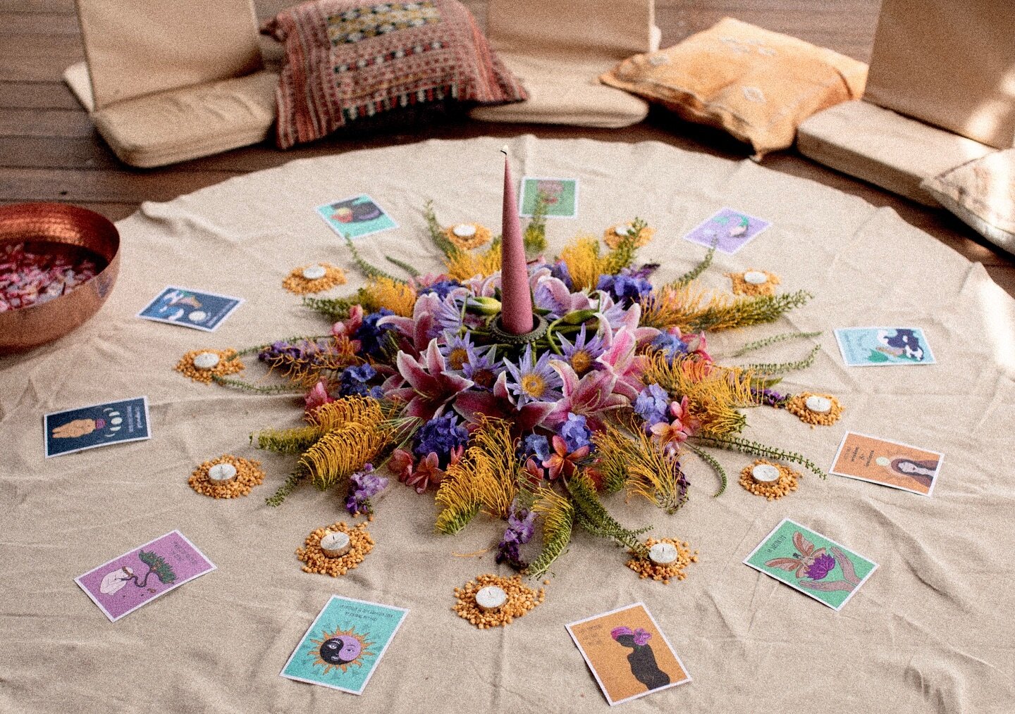 In reverence for the altar ~ the centre point of the stories we share, the medicine we weave, the songs we sing, the spirit we cultivate. A place to return to, to hold us in circle, connecting us to the elements and to each other 🌼🌸🌺🌷🌹
Creating 