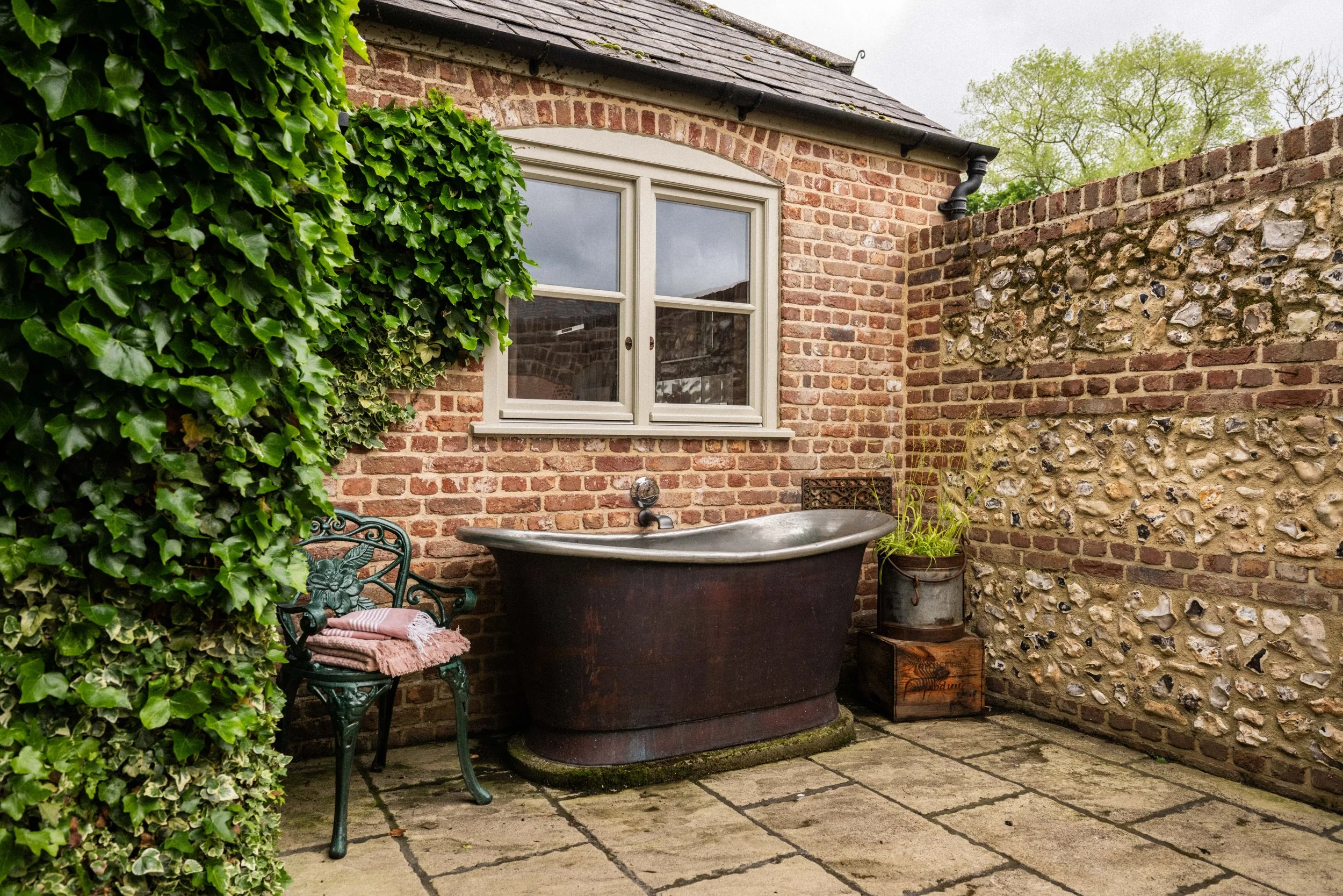 Flint outdoor bath (separate cottage, twin/double room). Perfect if coming with a friend or family member.
