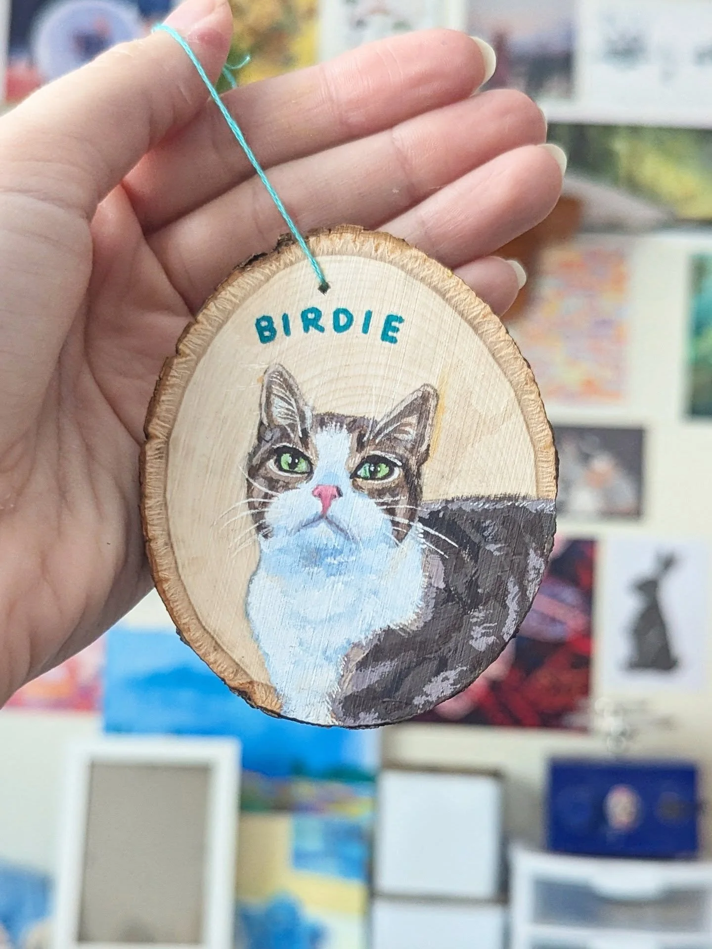 Happy holidays! I made these two pet portrait ornaments for family Christmas presents. I hope you all had a lovely, cozy Christmas.

#petportraits #painting #artistsoninstagram