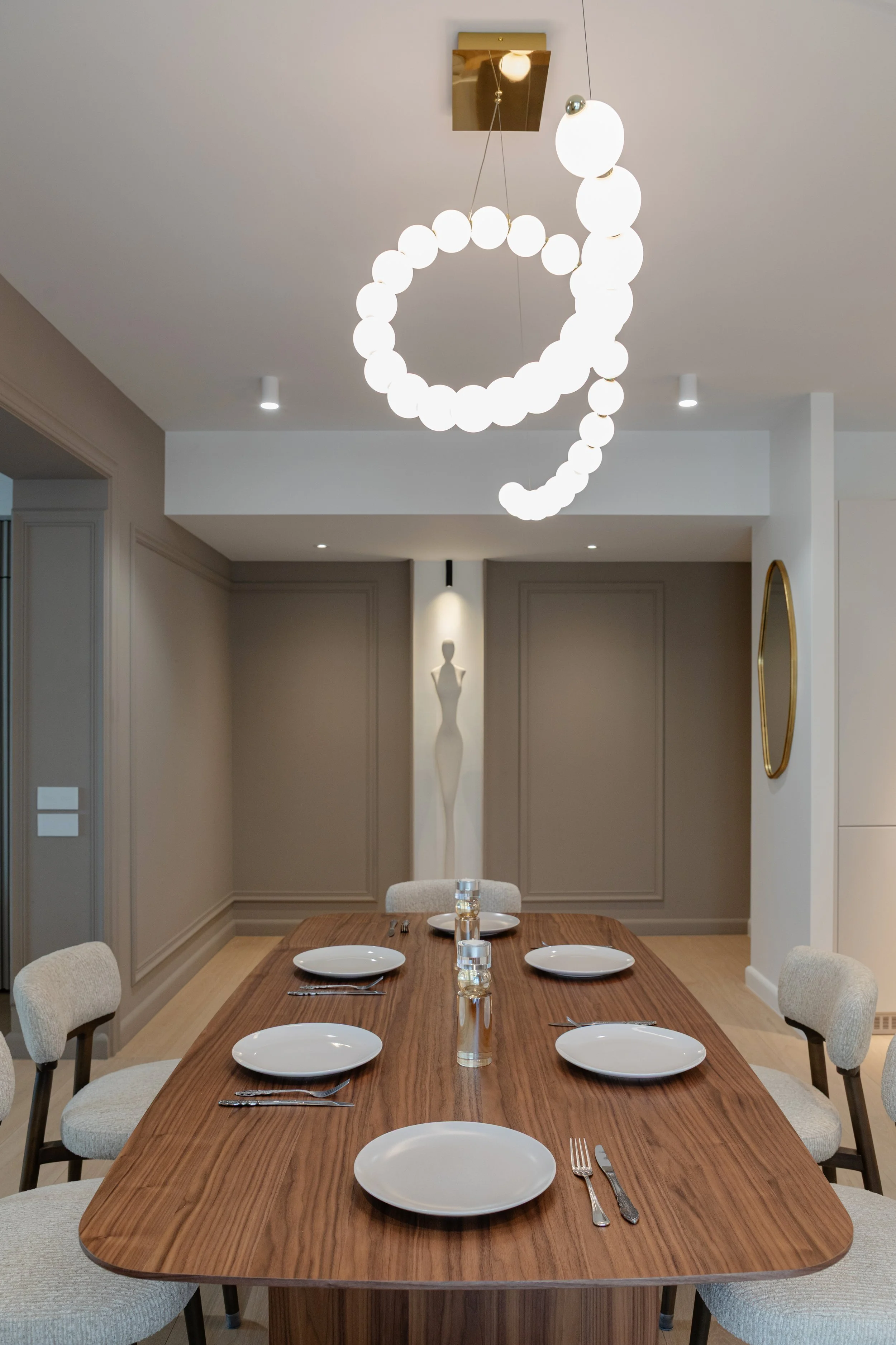 amenajare design interior bucatarie open space cu zona dining integrata apartament 4 camere