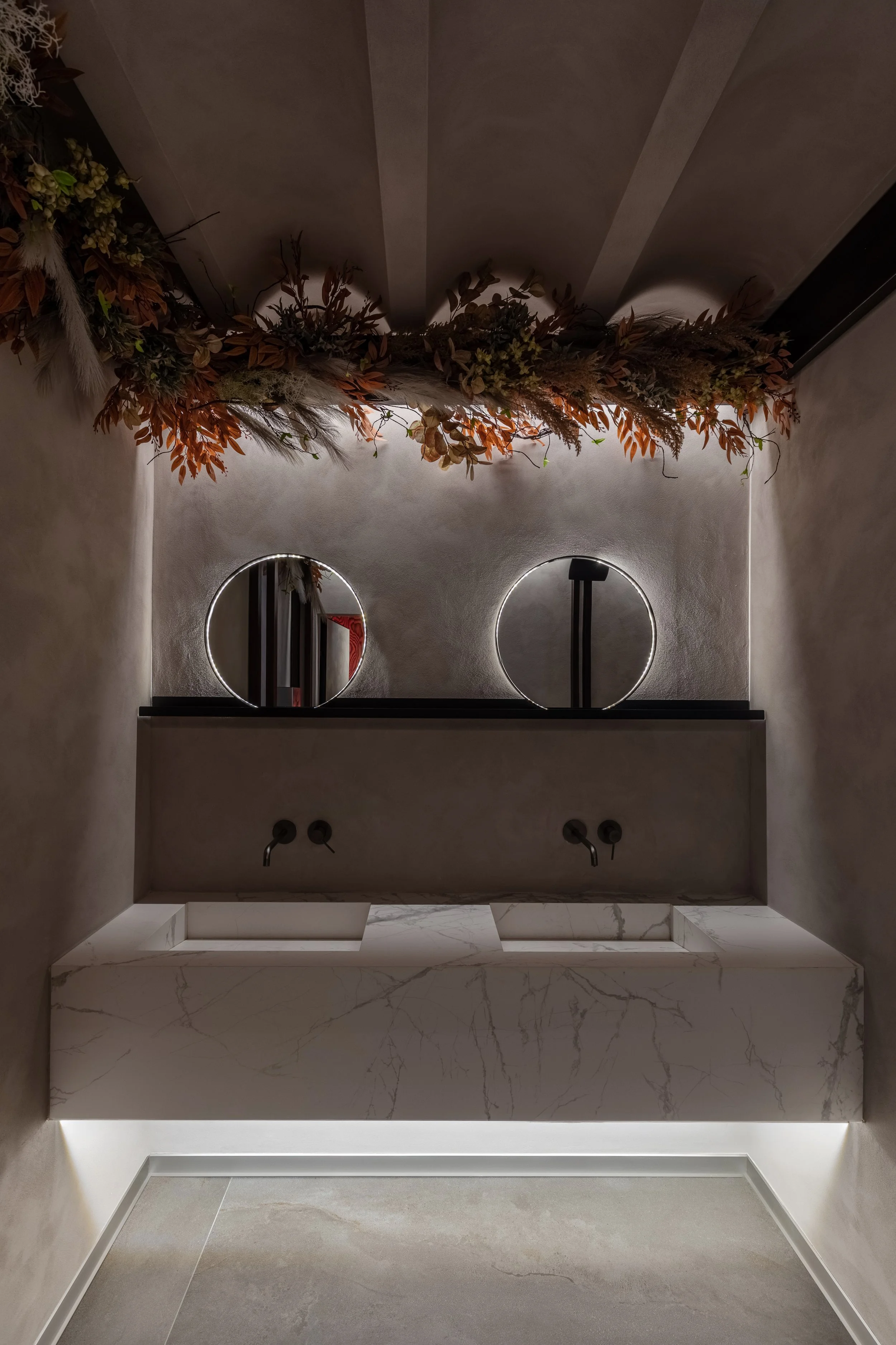 amenajare toaleta femei restaurant aura herastrau