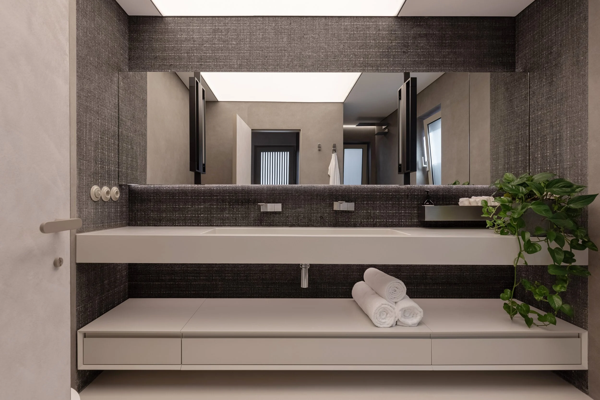 design_interior_baie_matrimoniala_dorobanti_2.jpg