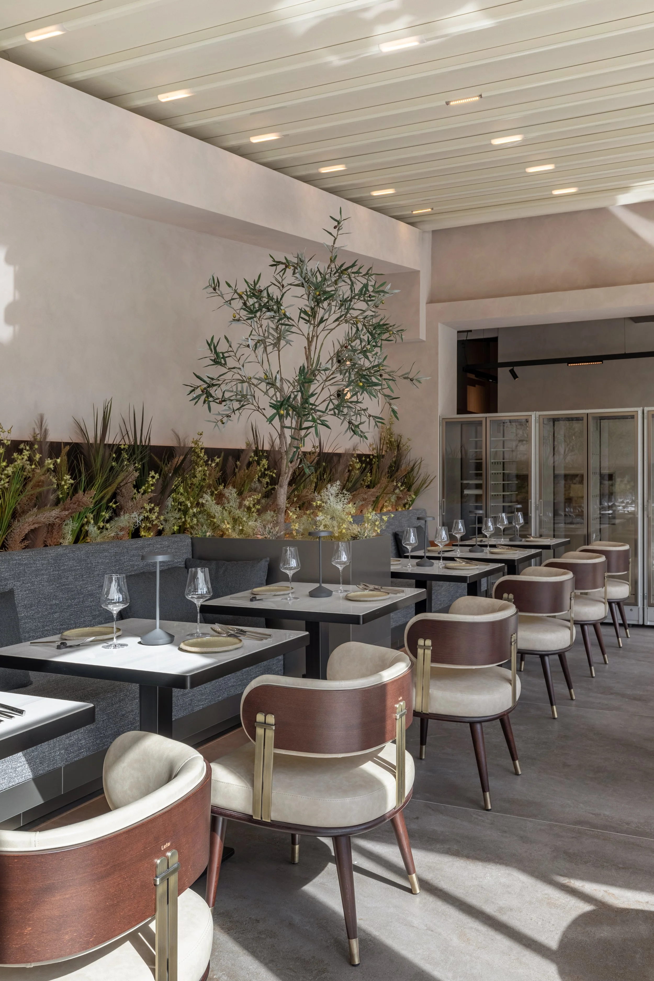 amenajare design interior restaurant aura nordul capitalei pure-mess design