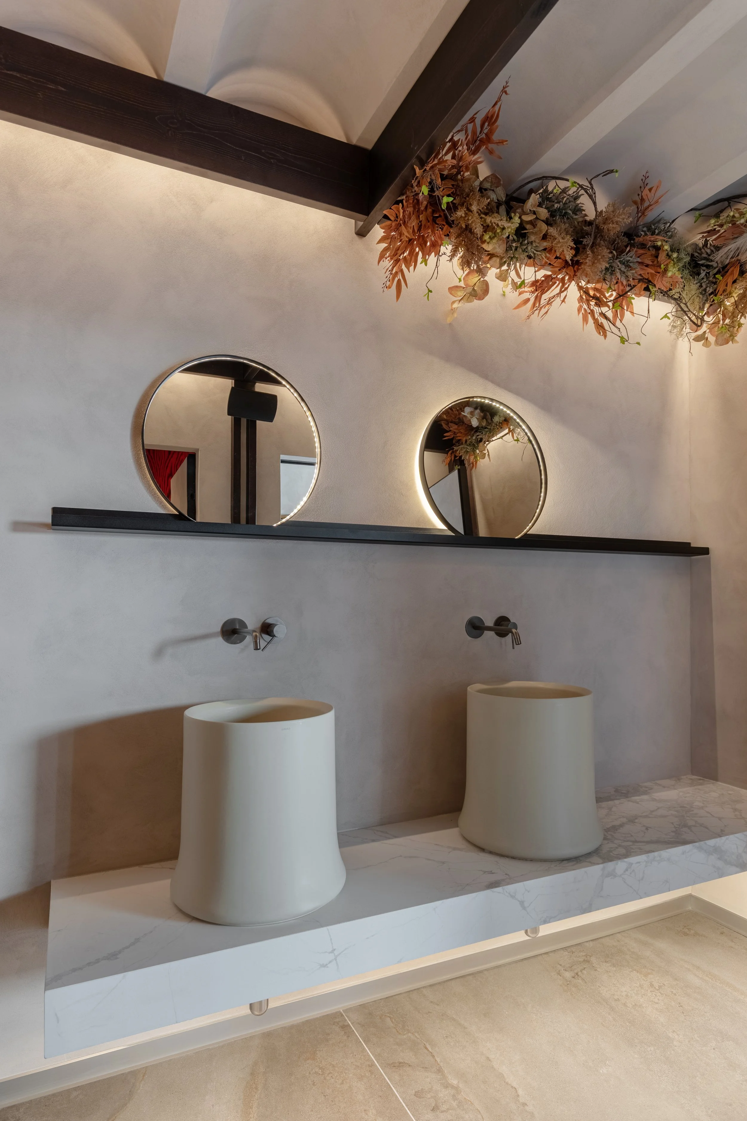 amenajare design interior toaleta barbati restaurant aura