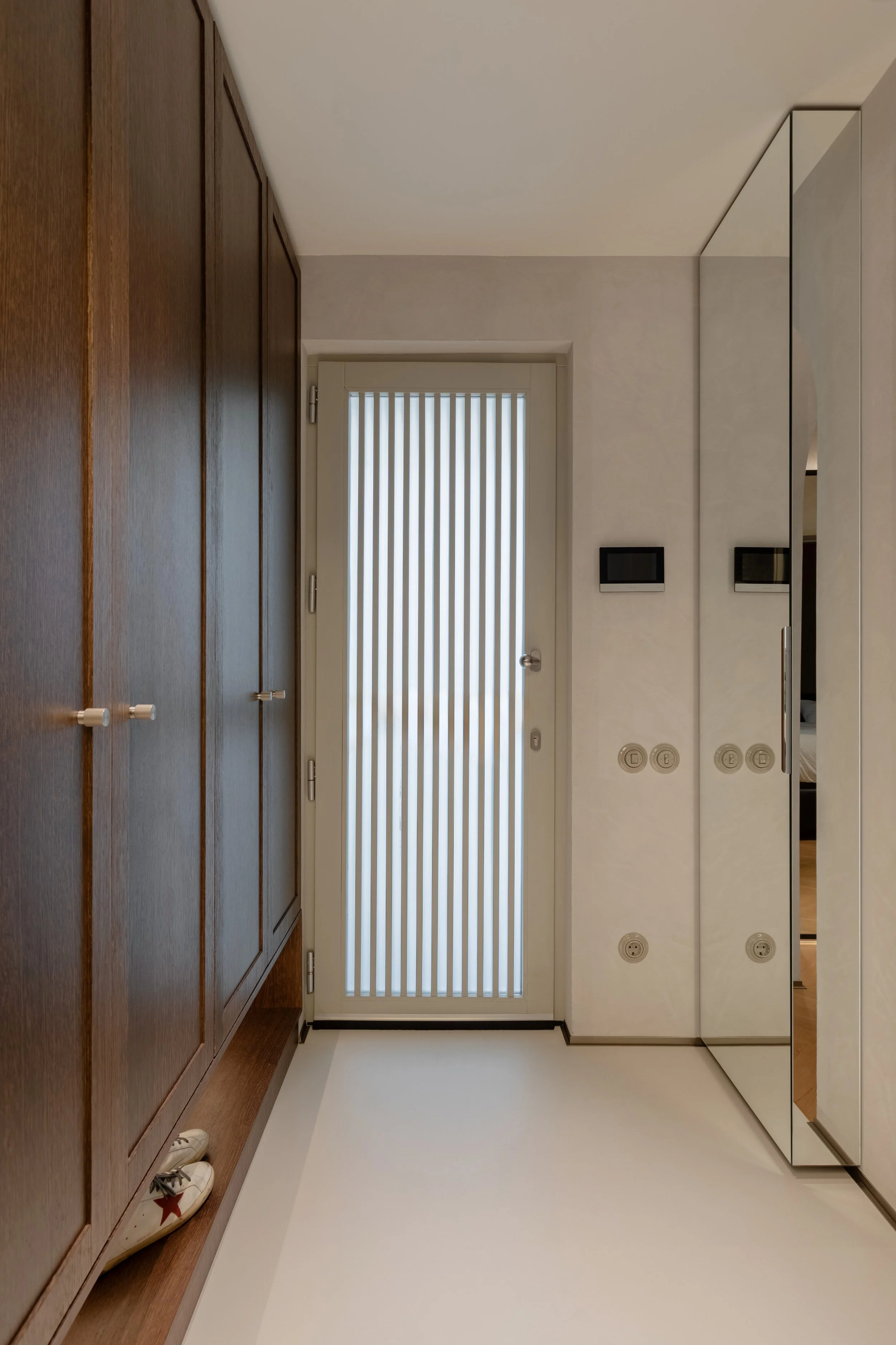design_interior_casa_1940_strada_madrid_dorobanti_hol_3.jpg