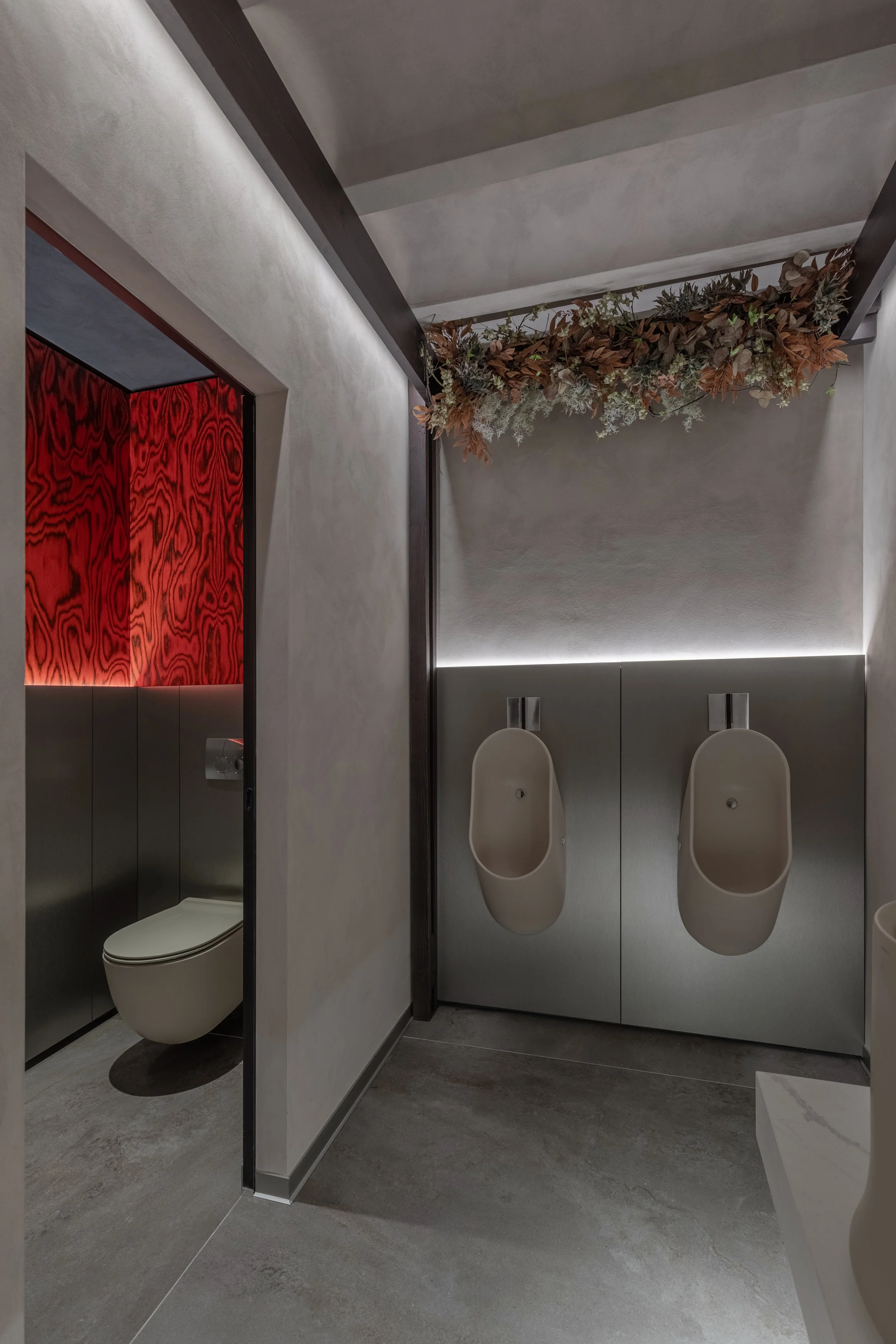 amenajare design interior toaleta barbati restaurant aura