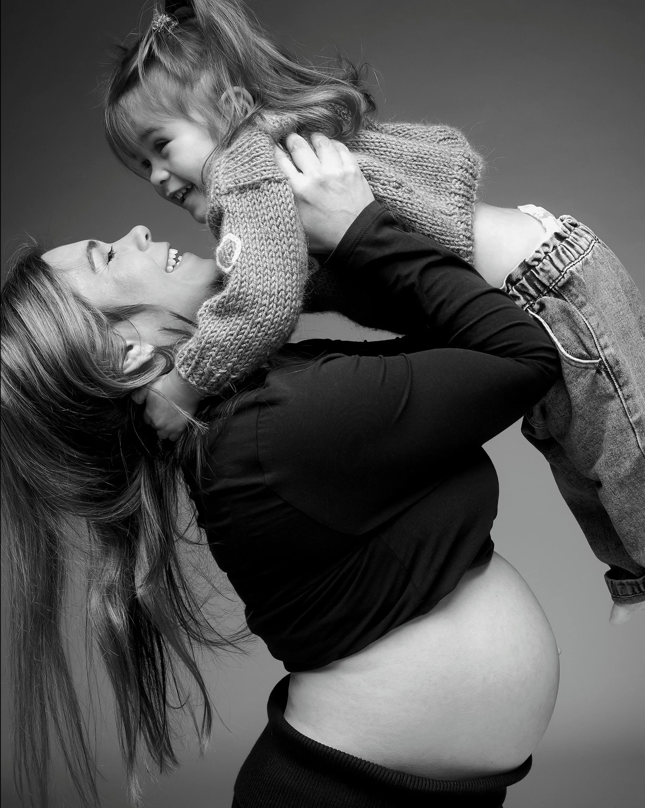 B&amp;W Studio Maternity Photoshoot.

Ft 📷 @lethom. Always a great day shooting in the studio with this legend.