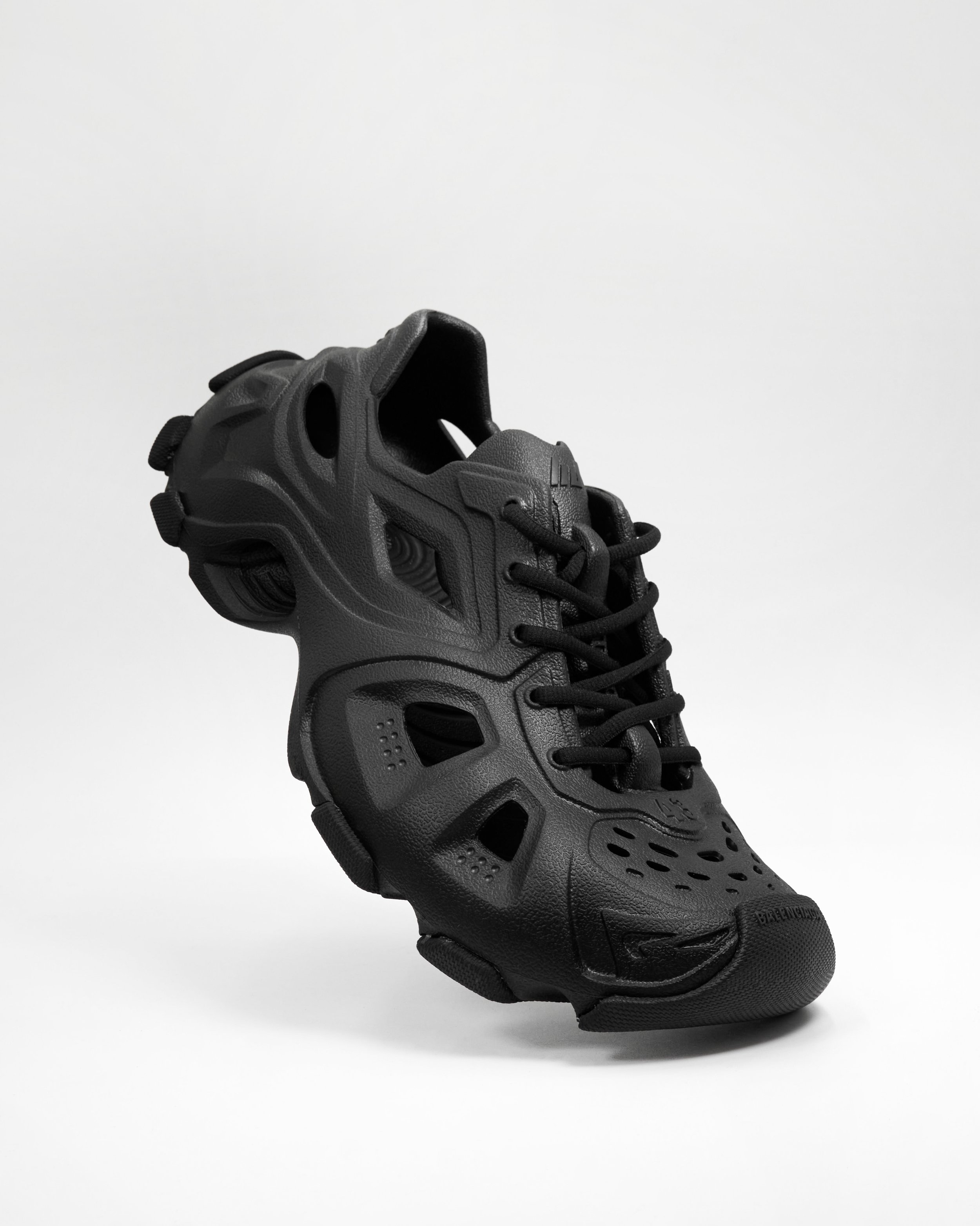 HD Monocolour Lace Up Sneaker in Black - POST 1.jpg