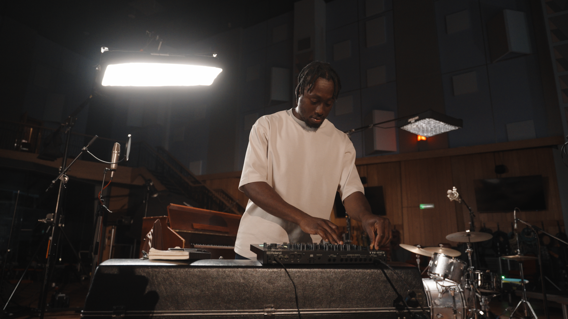 HD FRAMES.00_03_19_05.Still037.png