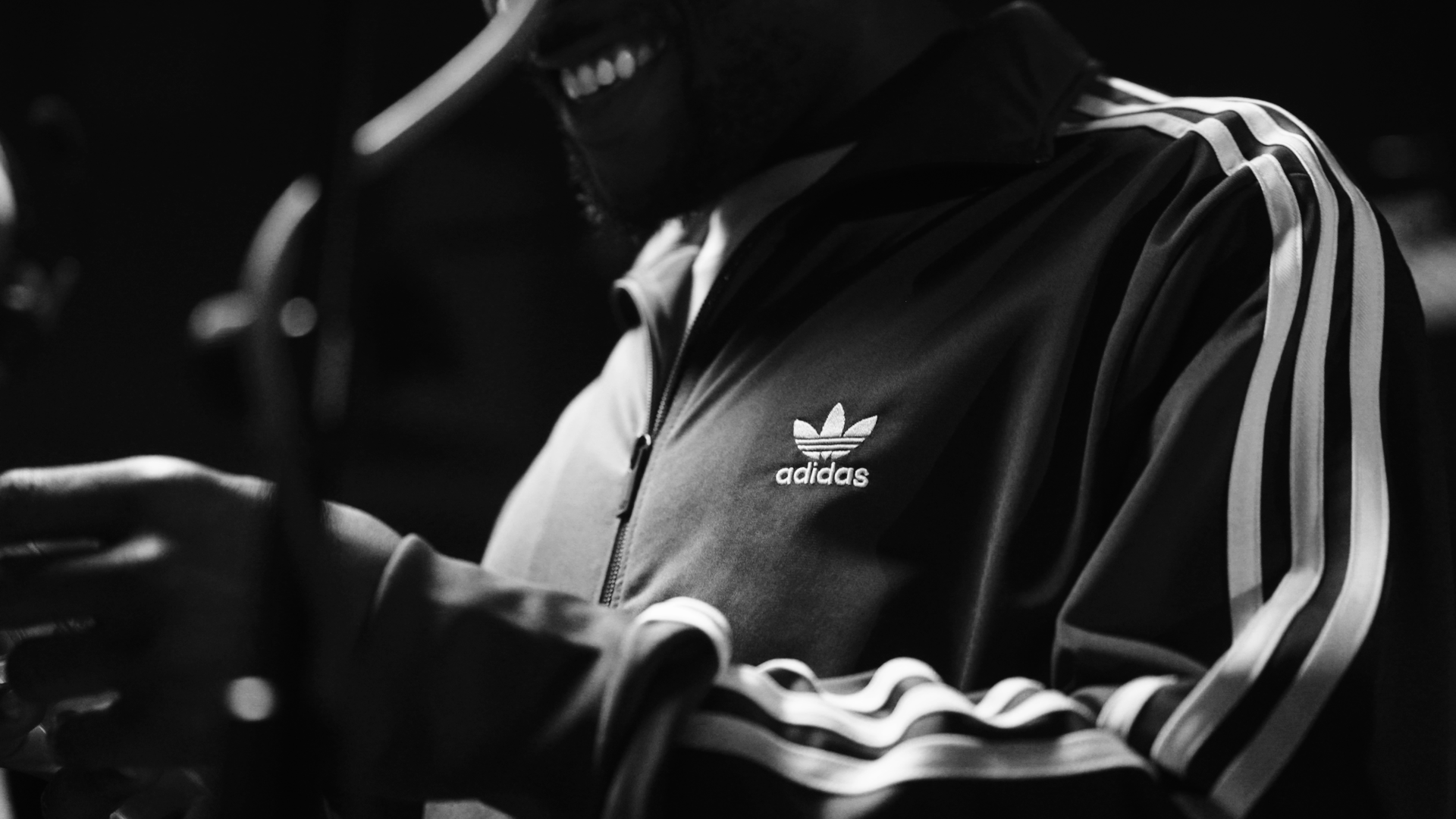 ADIDAS ORIGINALS x SIZE