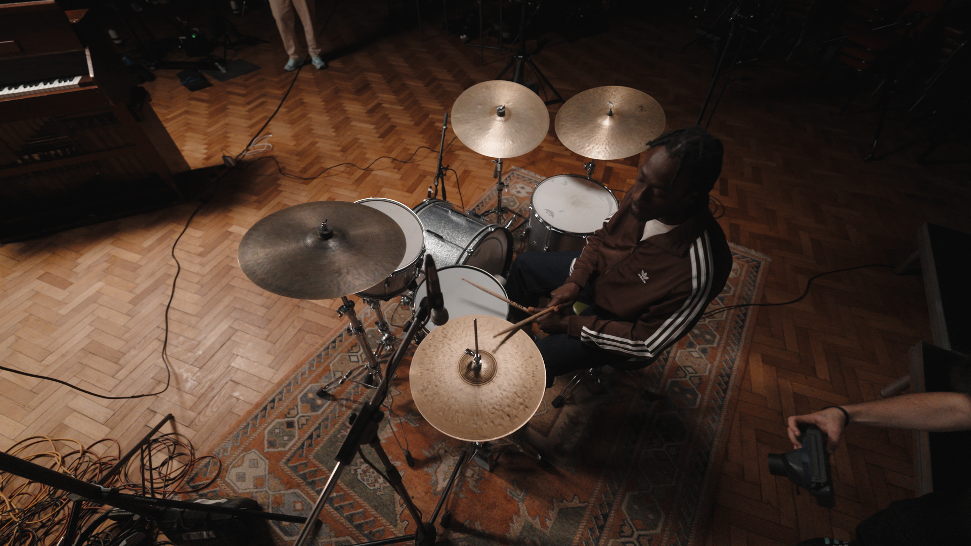 HD FRAMES.00_00_33_12.Still013.png