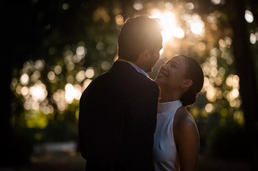 Pendant les s&eacute;ances couples, j'aime tester plein de choses diff&eacute;rentes. 😊

M&ecirc;me dans des lieux incroyables comme le Ch&acirc;teau des Barrenques, je n'h&eacute;site pas &agrave; sortir des sentiers battus, comme ici, sur cette pe