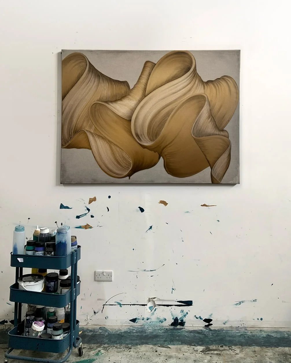 One stroke. Gold.
A moment captured in light.

&ldquo;Threads of Gold&rdquo; on view until January 17th @bba.gallery | Berlin

Under the skin (in gold)  2025
Mixed media on linen

#gold #abstractart #kostaspapakostas