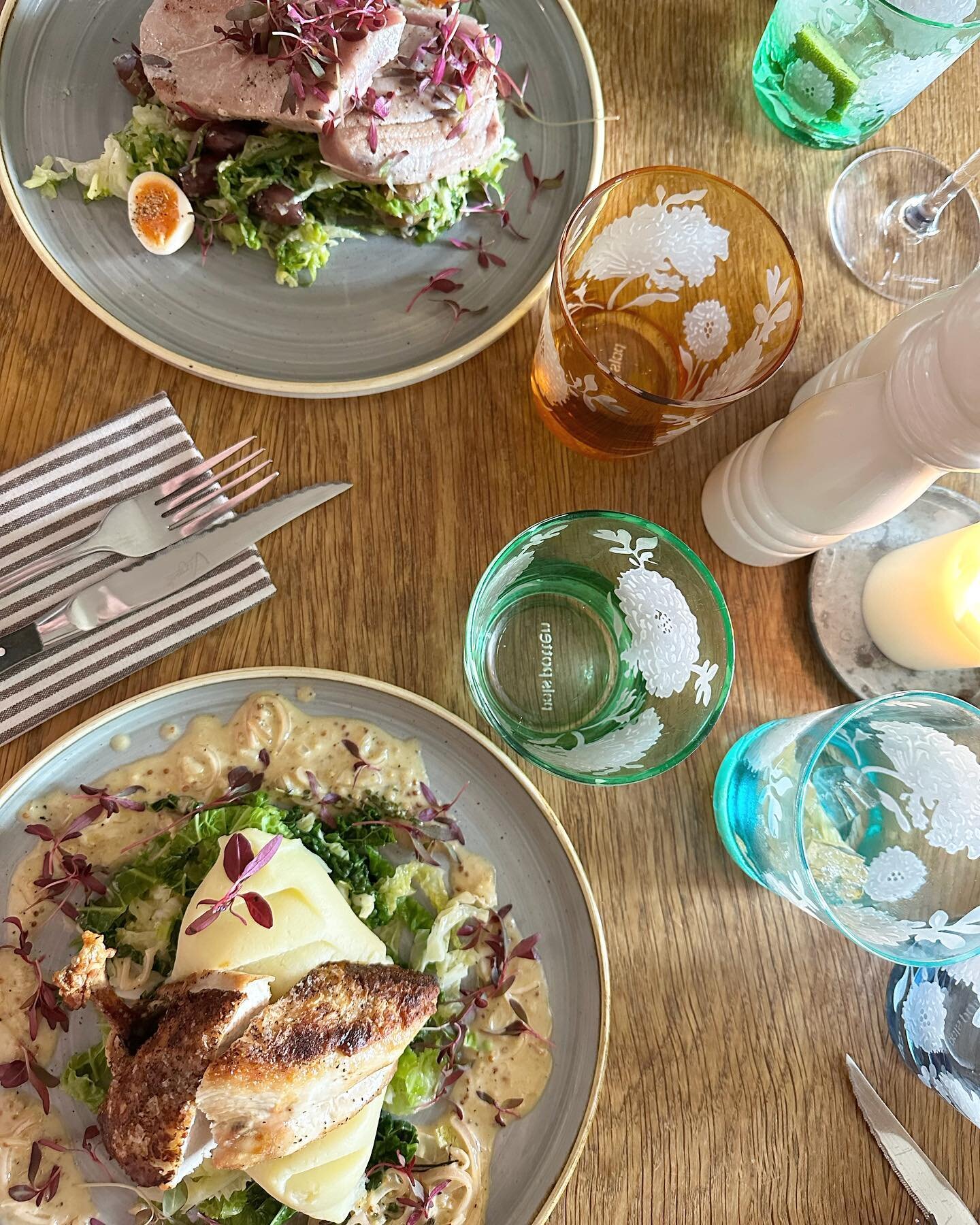 Nothing beats a long n lazy lunch, rumour has it the sun is coming out this weekend too 🍽️

Get in touch to book any tables&hellip;
💌 hello@thethreehorseshoesbighton.co.uk 
☎️ 01962 735876 
💬 or message us on here! 

#thethreehorseshoesbighton #th