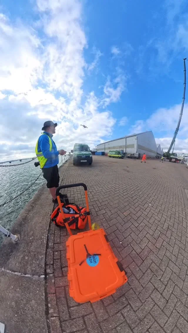 Flying the drone for a soon-to-be-revealed project over in Hythe. Yard safety? ✅ Sun safety? ✅ (Check the hat).
Jokes aside—drone work like this really transforms how we tell the story.
#BehindTheScenes #MarineMedia #DroneDays