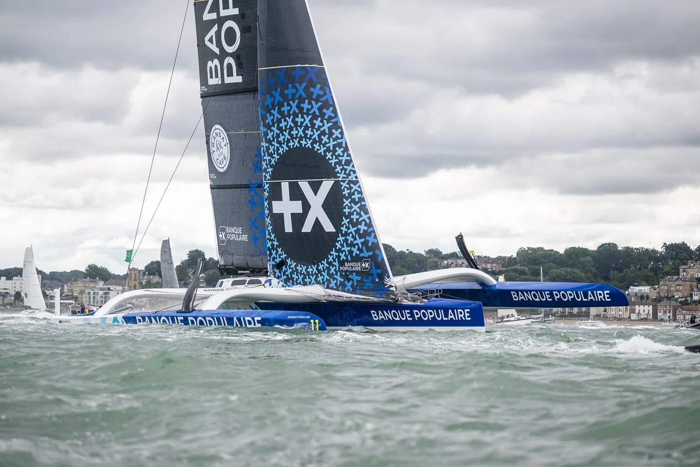More moments from yesterday’s Fastnet start — big names, big sails, and a pretty special scene off the coast.
Always a privilege to shoot these kinds of events so close to home.
#FastnetRace #YachtRacing #SailingLife #ContentCreator #Mar