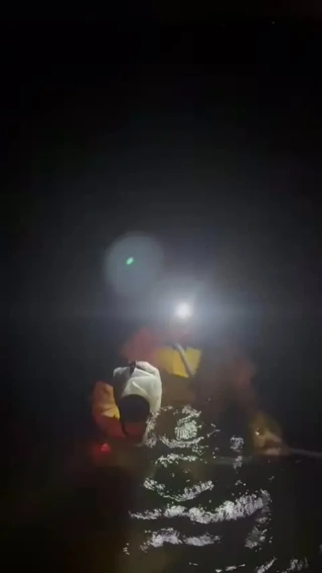 A quick look behind the scenes from last night’s shoot — working on a new safety product and out after dark to get the right shots.
This one called for a bit of commitment (and a dip in the Solent) to capture the angles we needed. Always