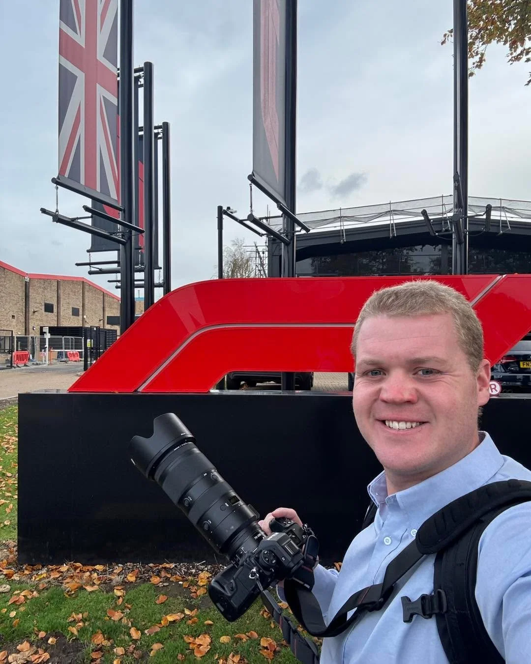 Cool day yesterday working at F1 Broadcast HQ in Biggin Hill with the great team from Crunch .
I don’t only do boats & do own a shirt ! A very cool venue to shoot in, with some brilliant backgrounds and an awesome team to work alongside &m