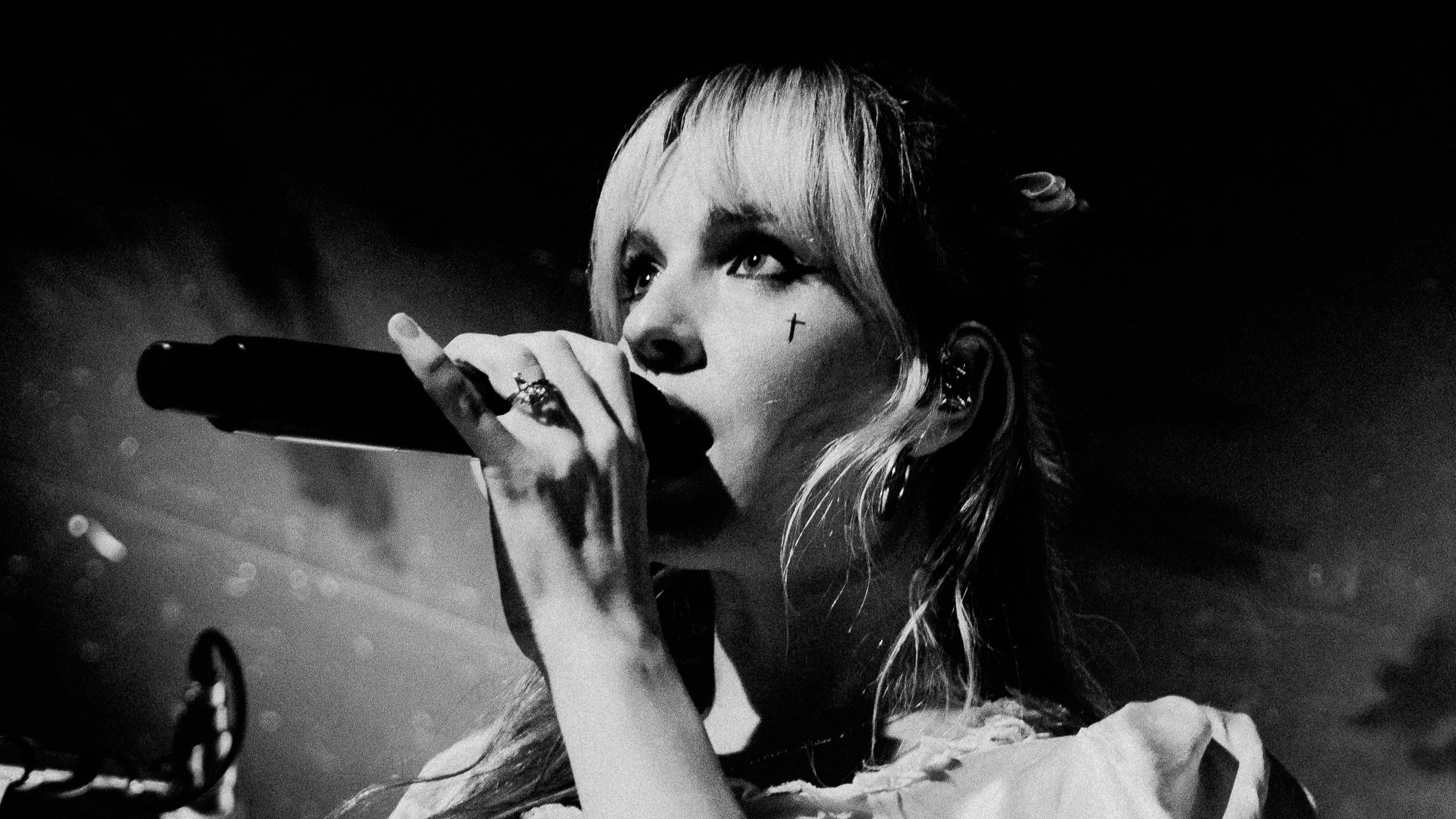Sunday (1994) live in colour