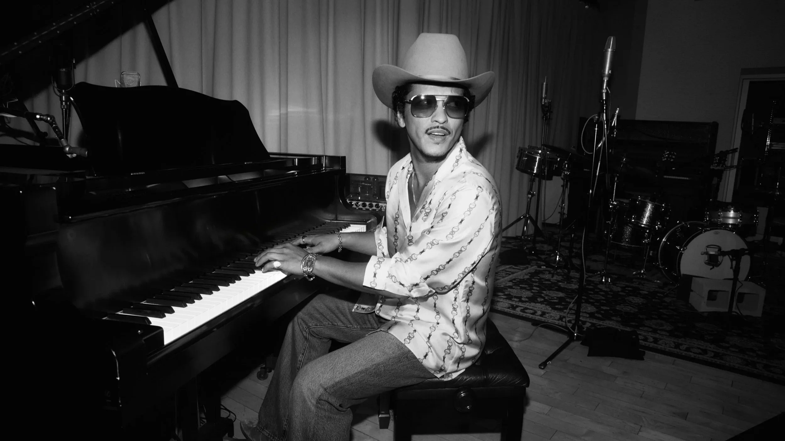 Bruno Mars announces his return with new album ‘The Romantic’