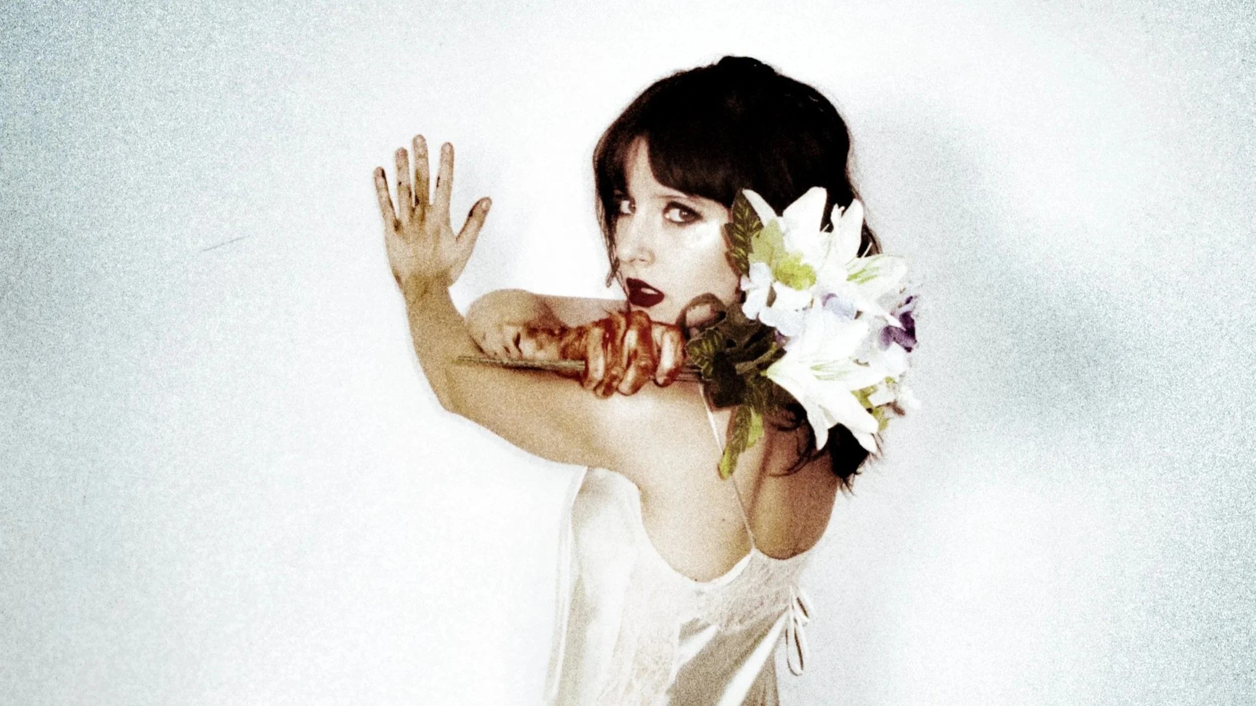 Lal Tuna brings the concept of art school girlfriend to life with her latest release ‘Don’t Forget Me’