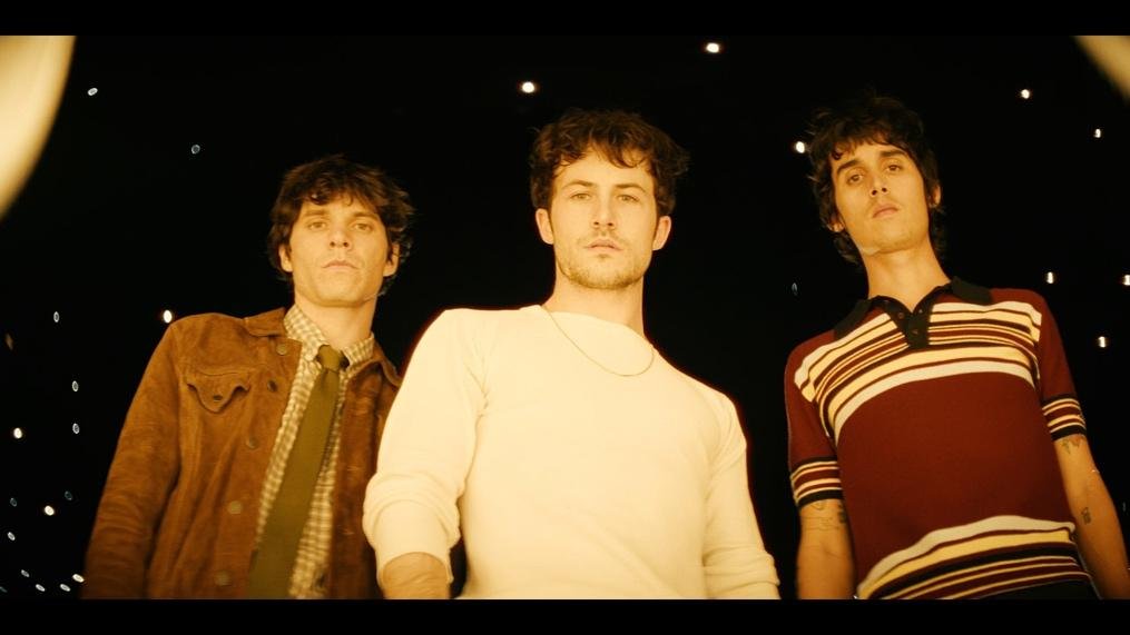 Wallows (@wallowsmusic) announce 3rd album 'Model' and a 2024 World tour, including pitstops across Europe and North America. Watch the band's 12-minute-long promo video for the tour via the link in bio. 

-
-
#wallows #dylanminnette #braedenlemaster