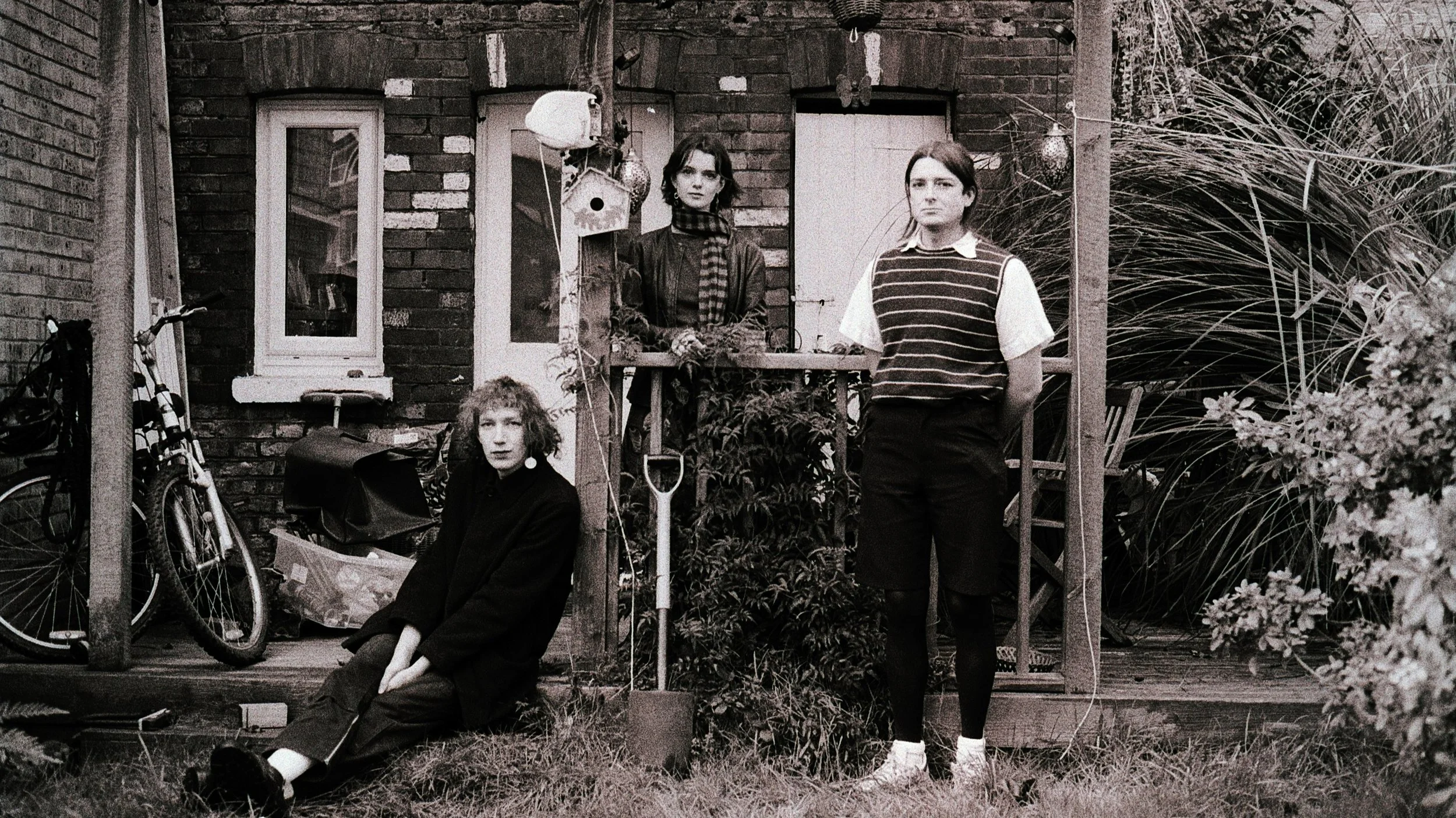 Evelyn Gray shares whimsical debut single ‘Clotheslines’