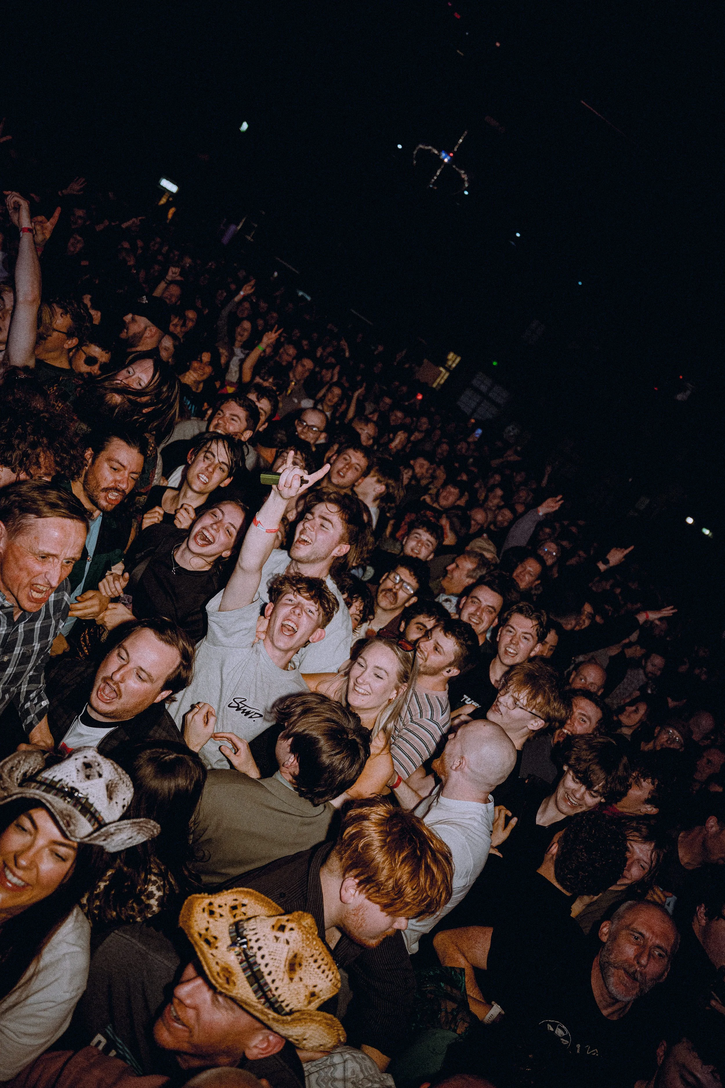 Fat Dog crowd (c) Harry Proctor.jpg