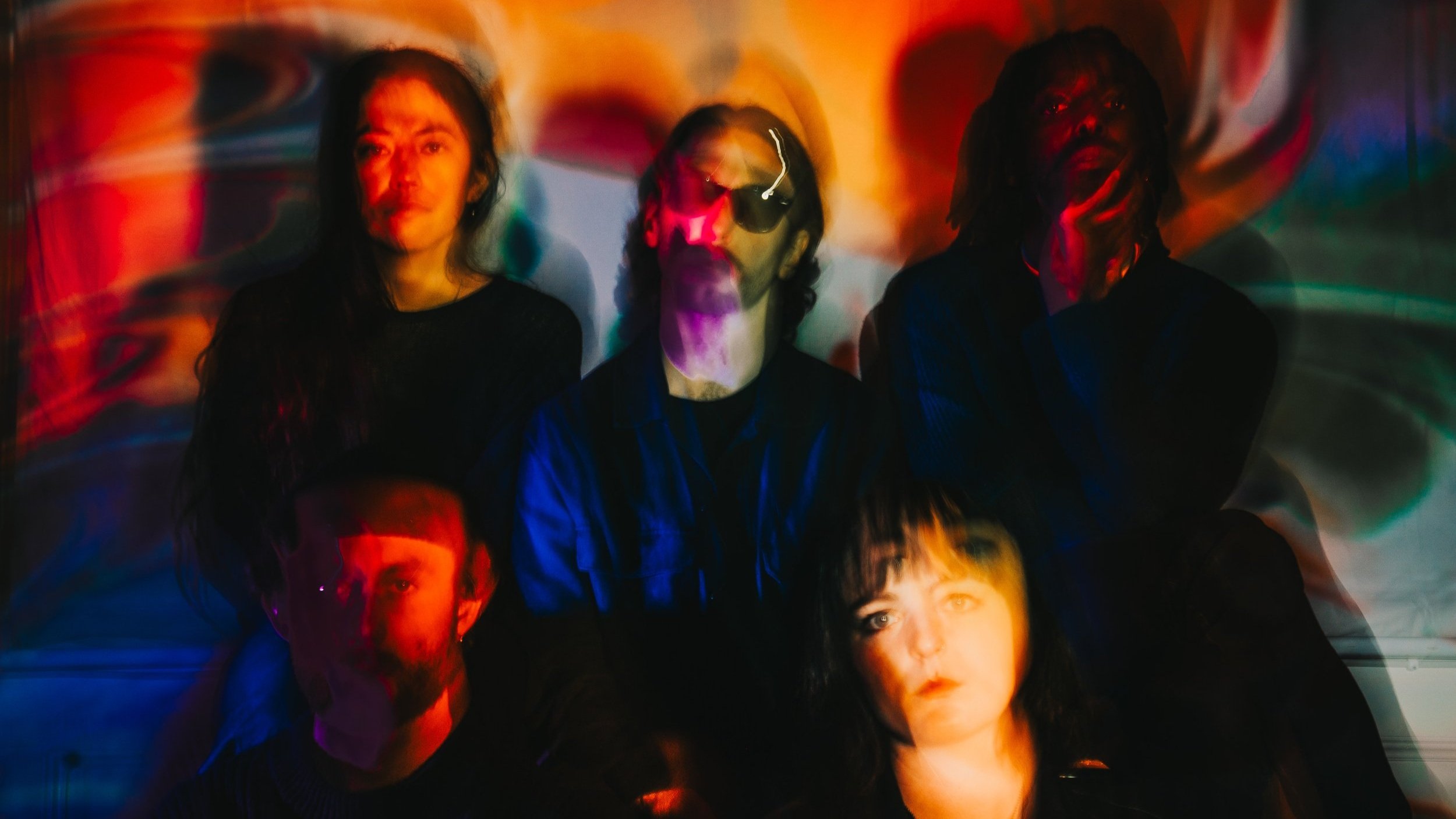 Irish quintet pôt-pot break onto the scene with six-minute hypnotic ‘WRSW’