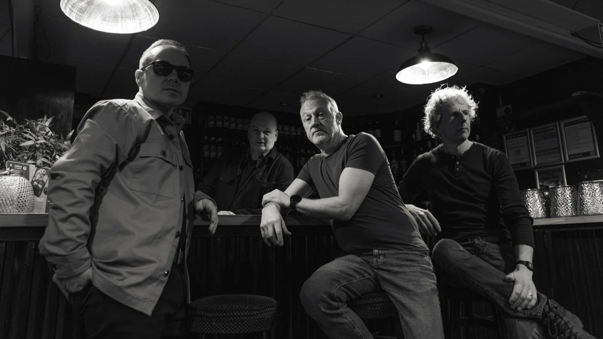 Linkwells soak up the present in roaring new track ‘Can’t Chase Yesterday’