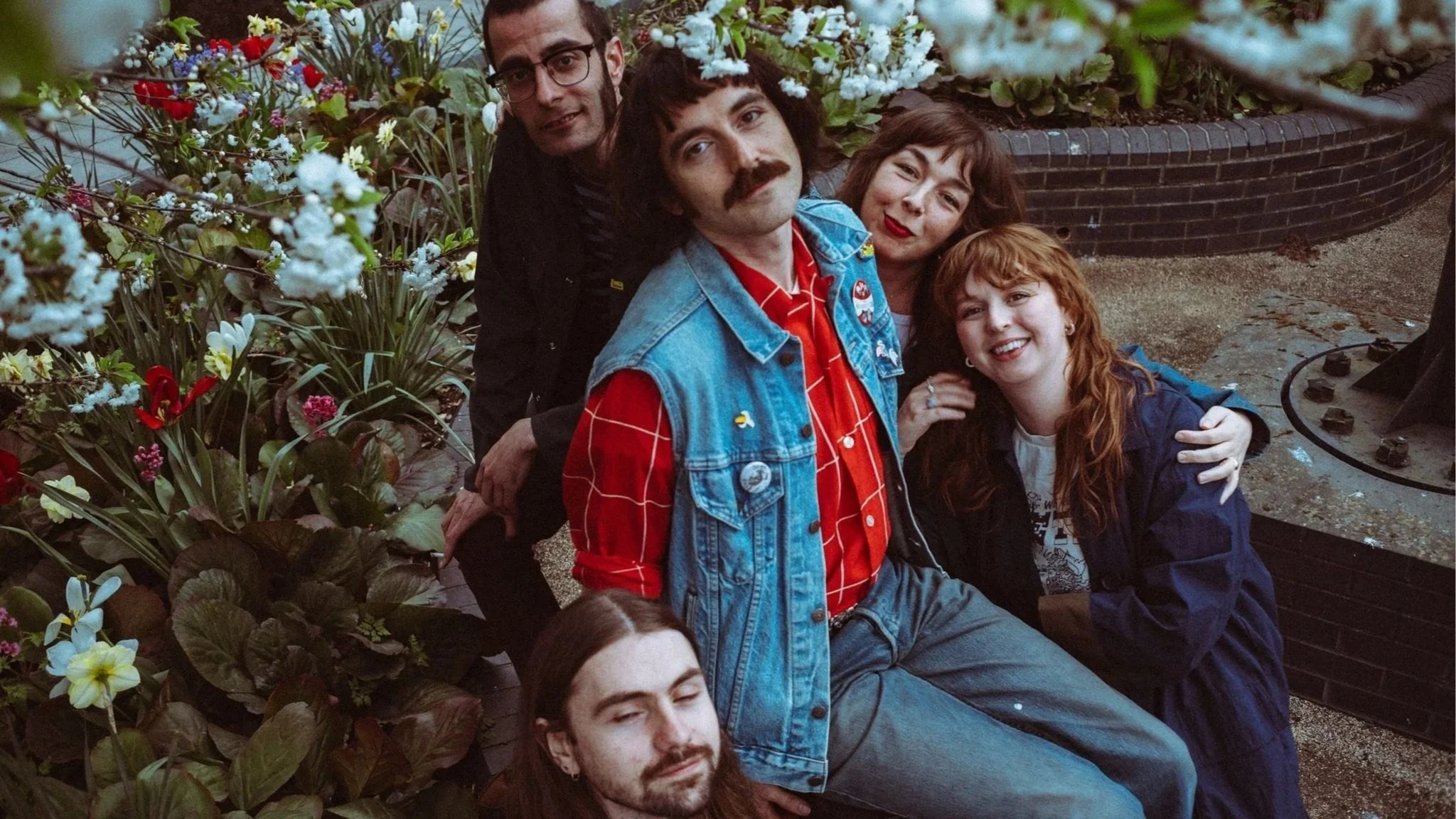 HONK release their second ‘trash can country’ EP ‘Closing Down Sale’