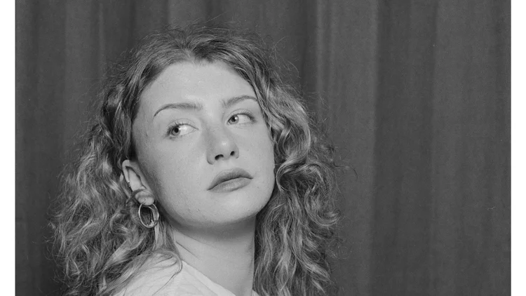 Ellur shares confessional EP ‘God Help Me Now’ — THE INDIE SCENE