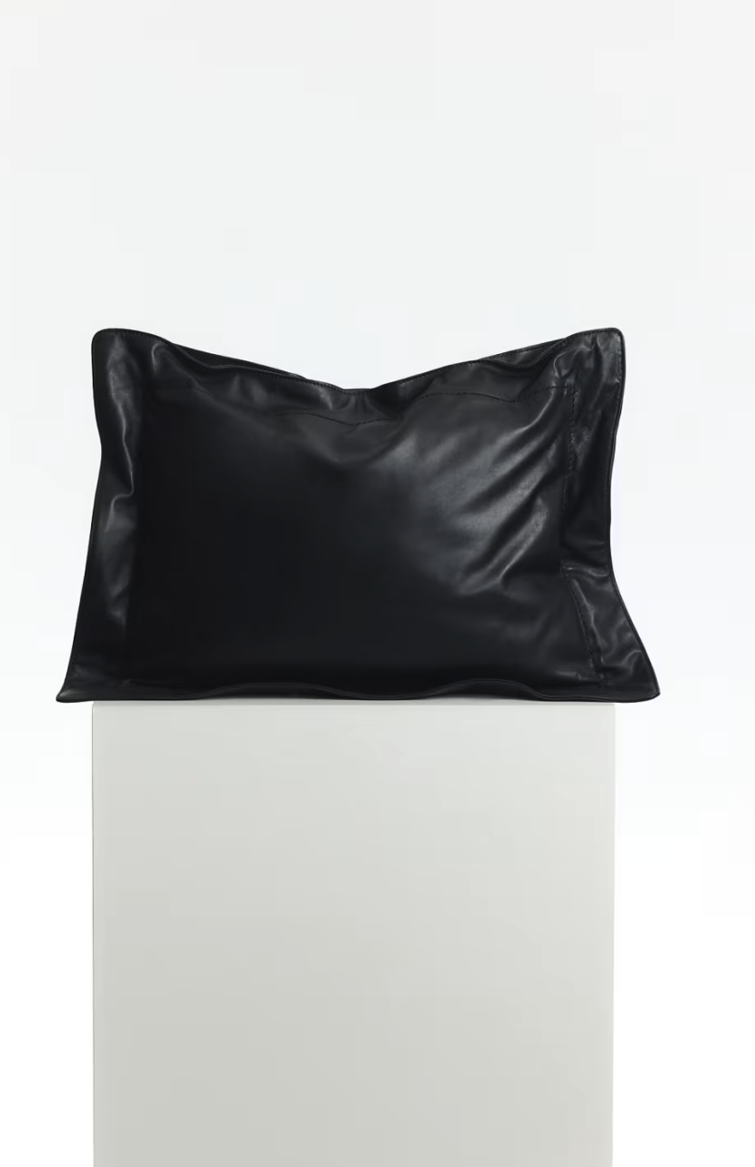 The pillow clutch bag -Arrange studios