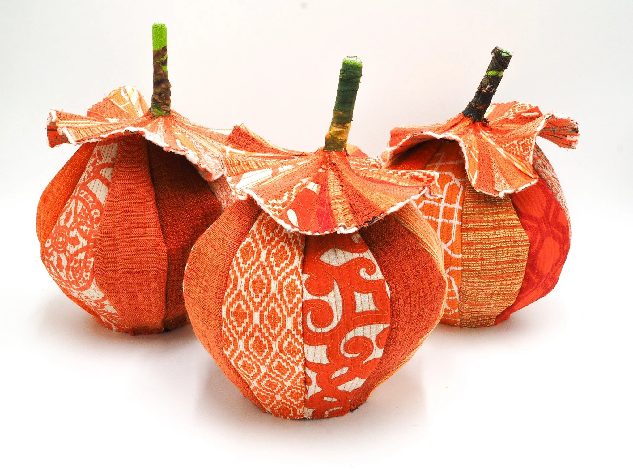 Pumpkin Vessels finished!
Should I have been creating these when I have so many other deadlines, of course not. Available at the Foundry this weekend. Or message me here!
https://www.foundryartmarket.com/artwork/p/small-works-by-afinchsong-creation