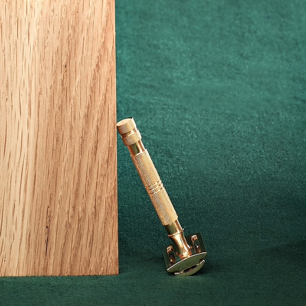 how to clean a razor