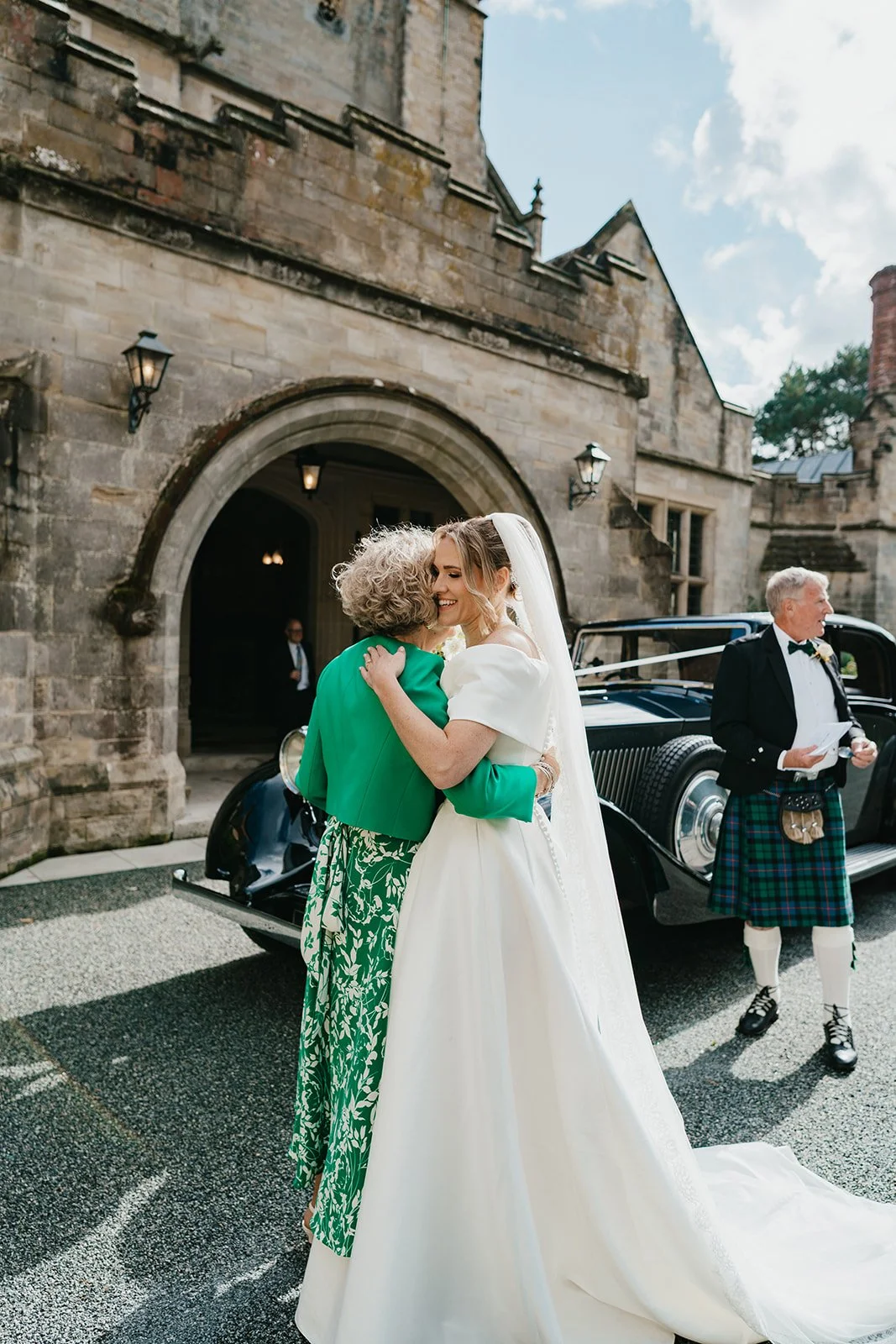 Georgia & James - Balcombe Place -01385.jpg